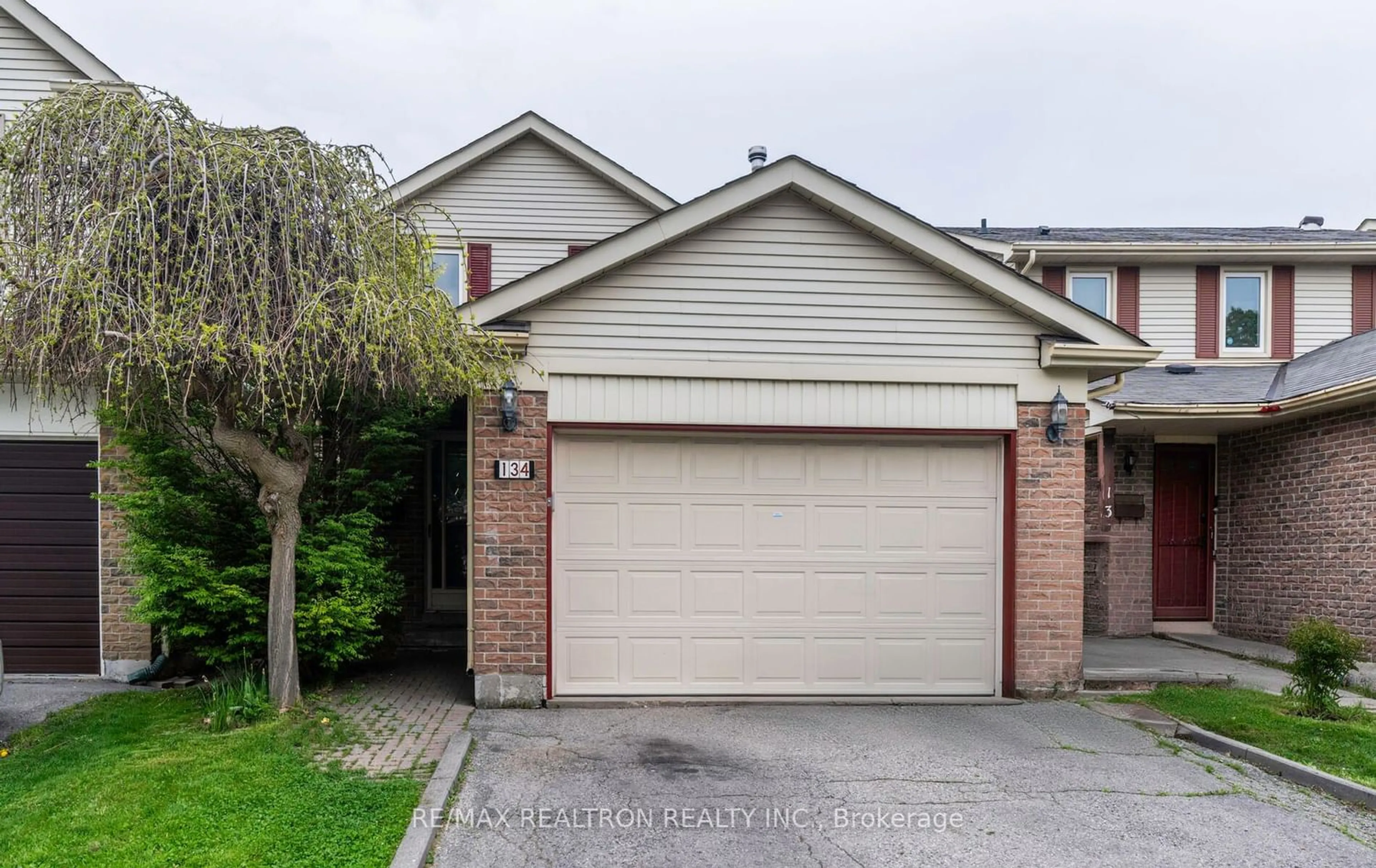 A pic from exterior of the house or condo for 134 Hetherington Cres, Vaughan Ontario L4J 2M2