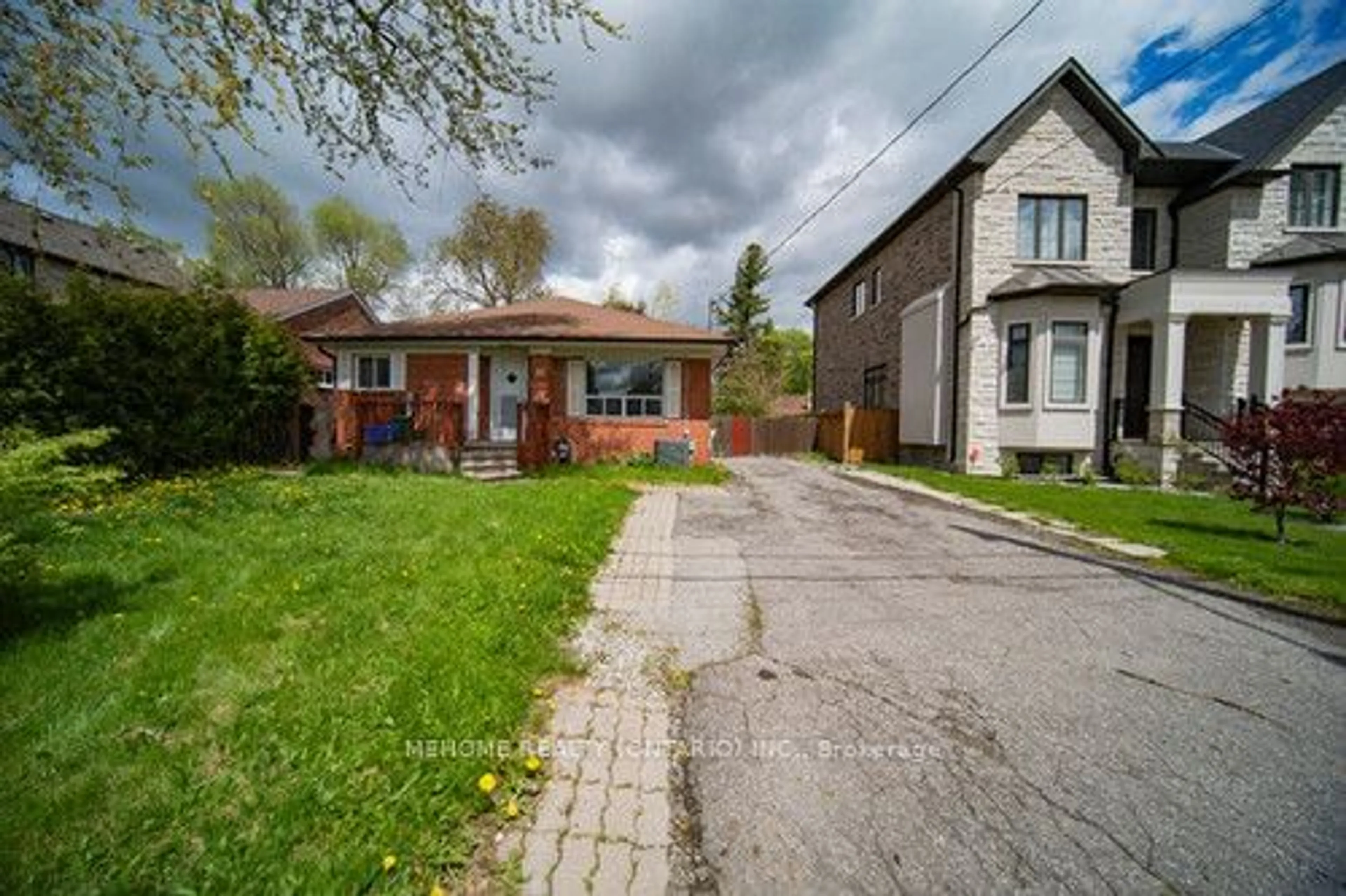 Frontside or backside of a home for 39 Rockport Cres, Richmond Hill Ontario L4C 2L7