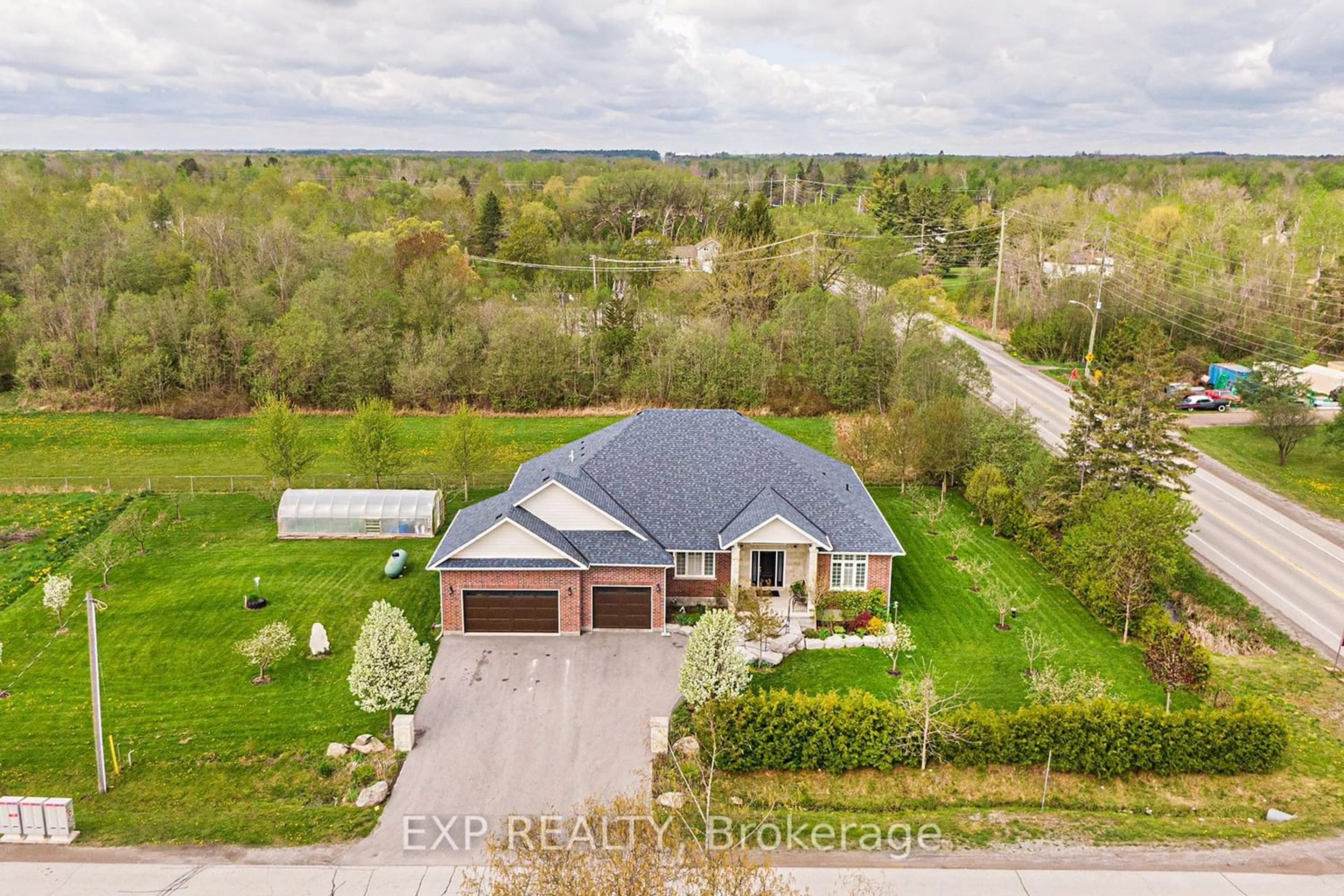 Frontside or backside of a home for 4 Blake St, East Gwillimbury Ontario L0E 1R0