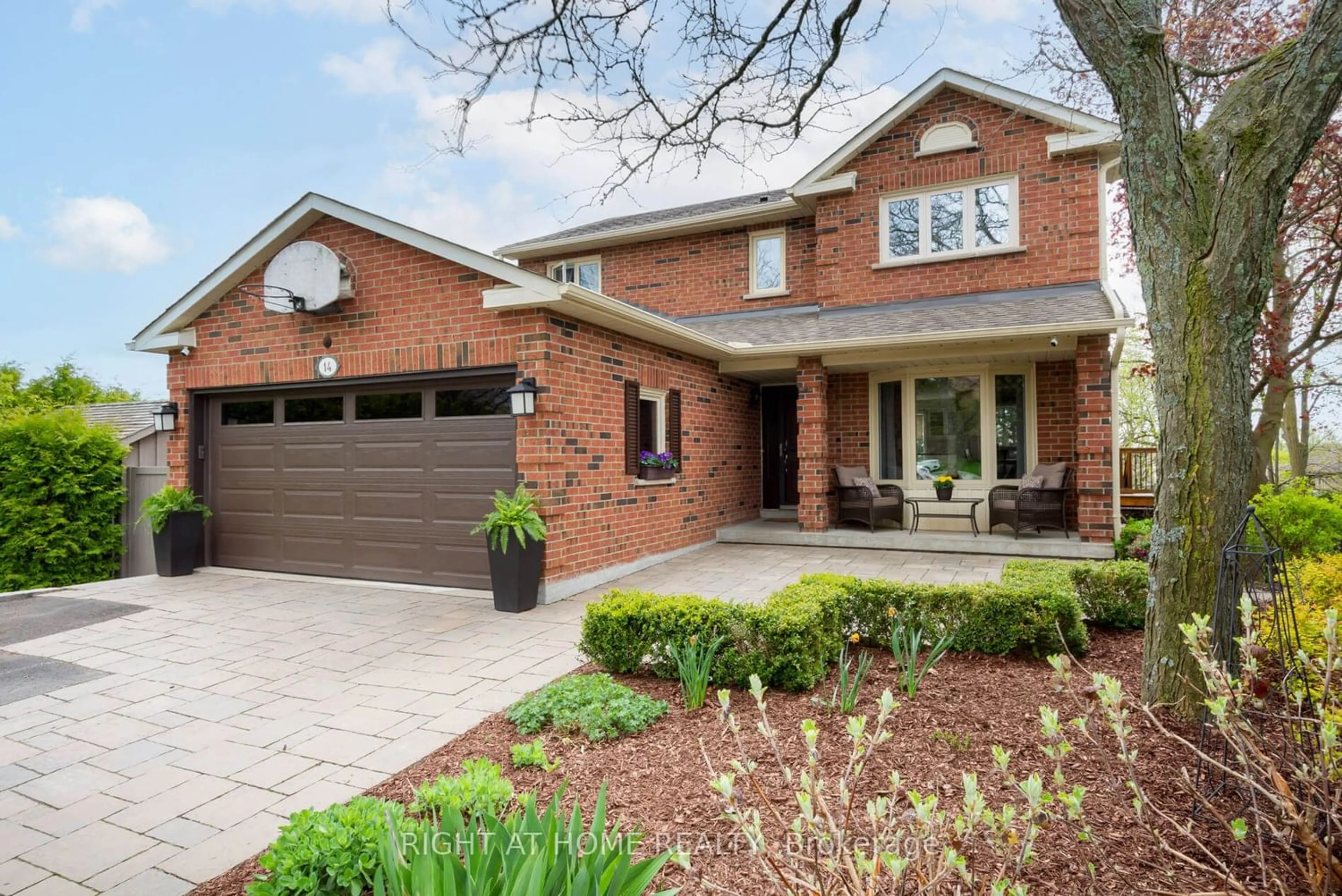 Home with brick exterior material for 14 Moffat Cres, Aurora Ontario L4G 4Z6