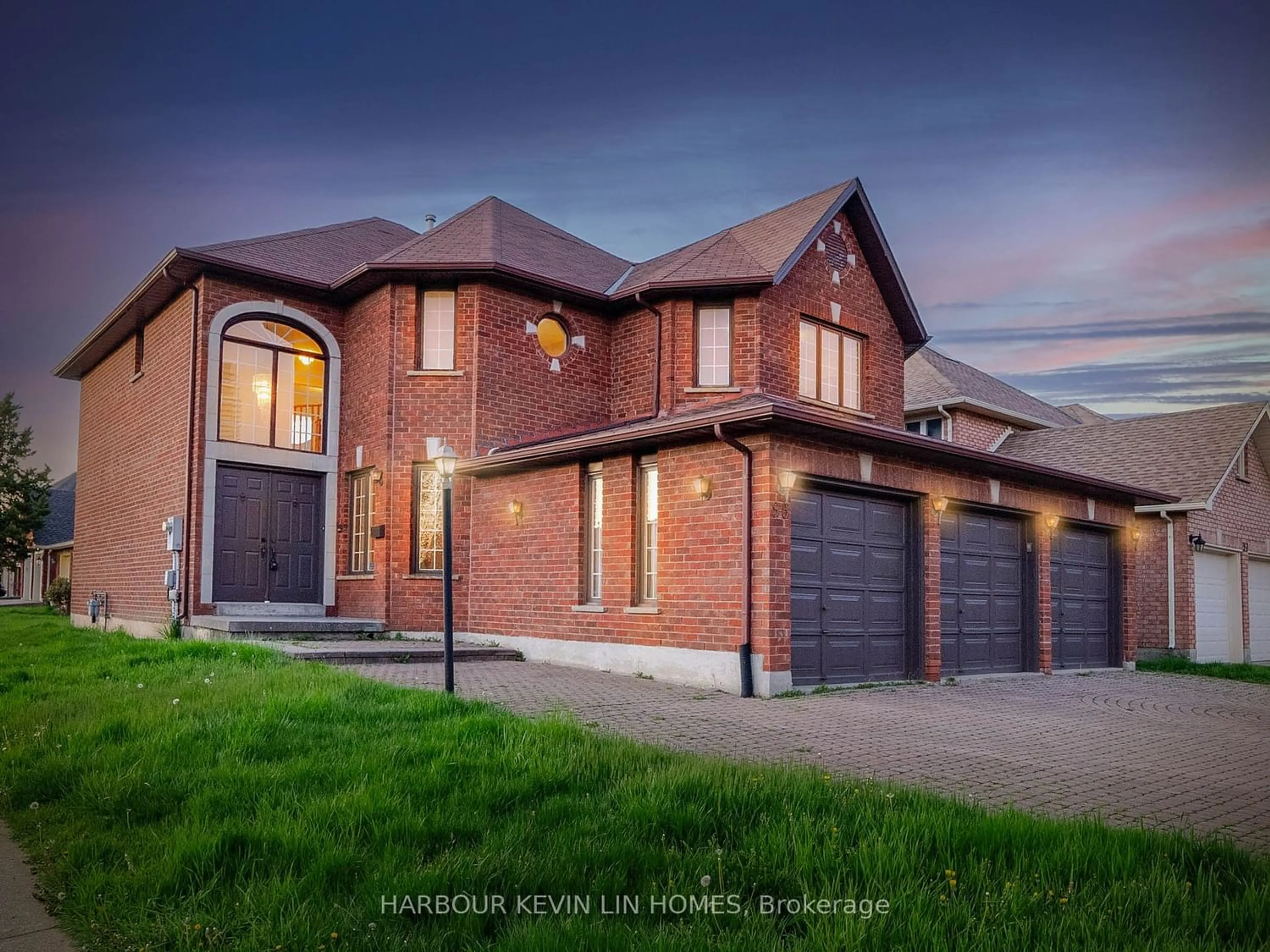 Home with brick exterior material for 95 Castleridge Dr, Richmond Hill Ontario L4B 1R8
