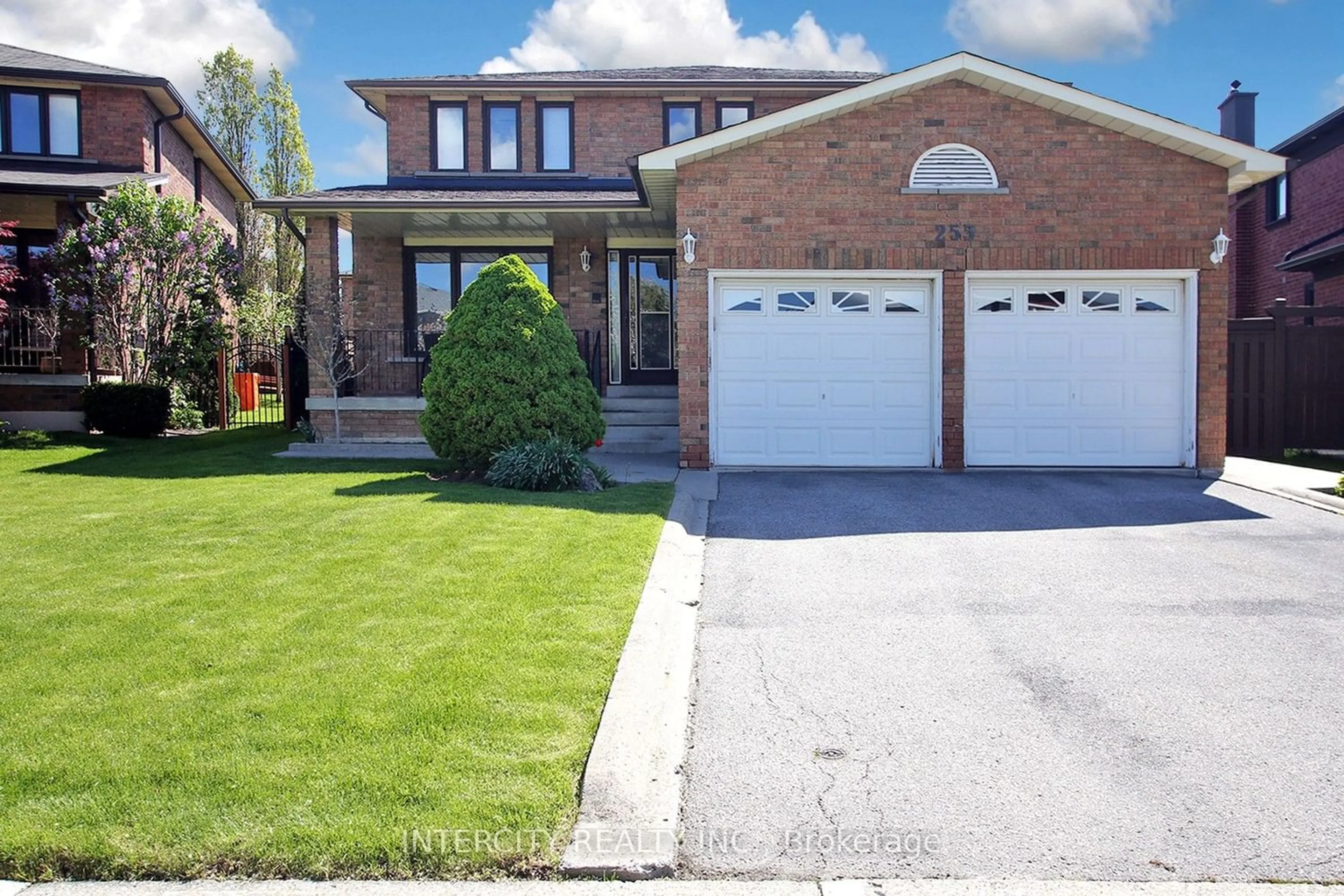 Frontside or backside of a home for 255 Fiori Dr, Vaughan Ontario L4L 5R1