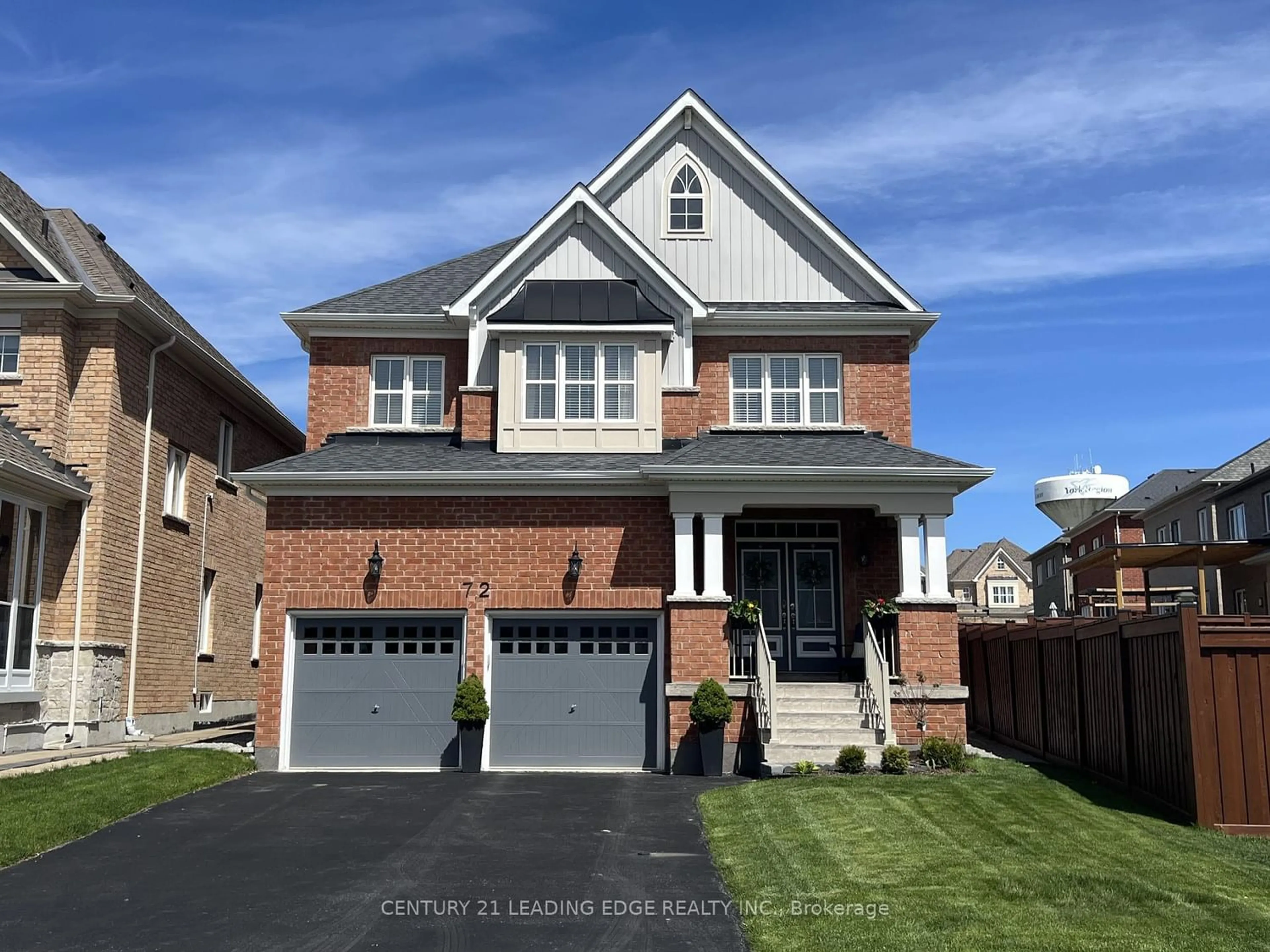Home with brick exterior material for 72 Manor Forest Rd, East Gwillimbury Ontario L0G 1M0