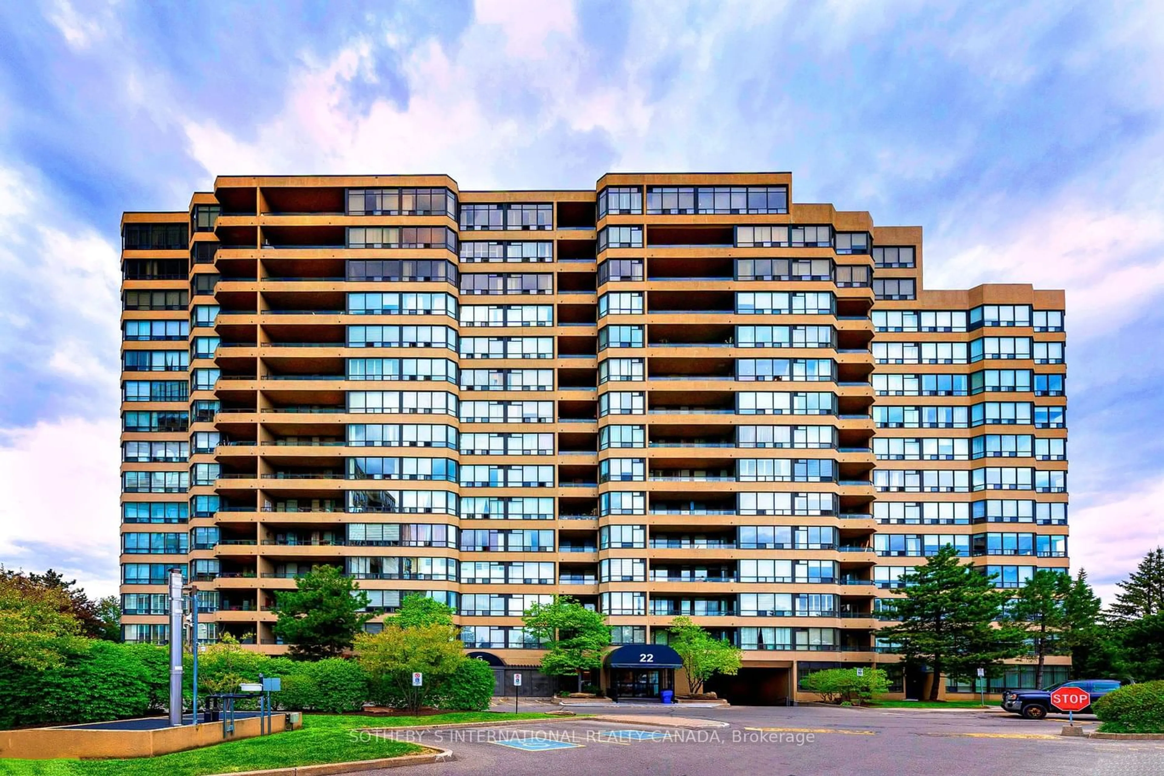 A pic from exterior of the house or condo for 22 Clarissa Dr #709, Richmond Hill Ontario L4C 9R6