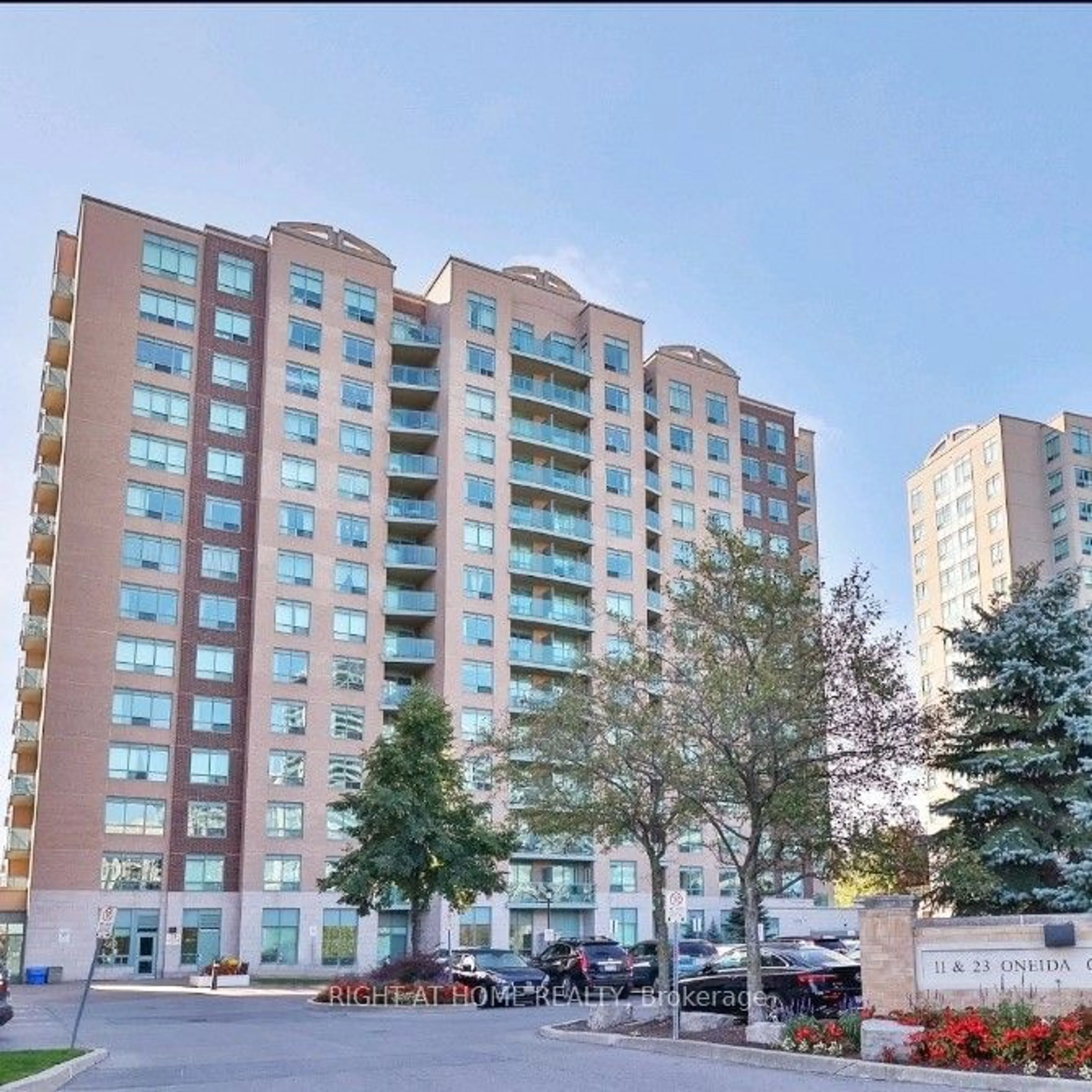 A pic from exterior of the house or condo for 23 Oneida Cres #401, Richmond Hill Ontario L4B 0A2