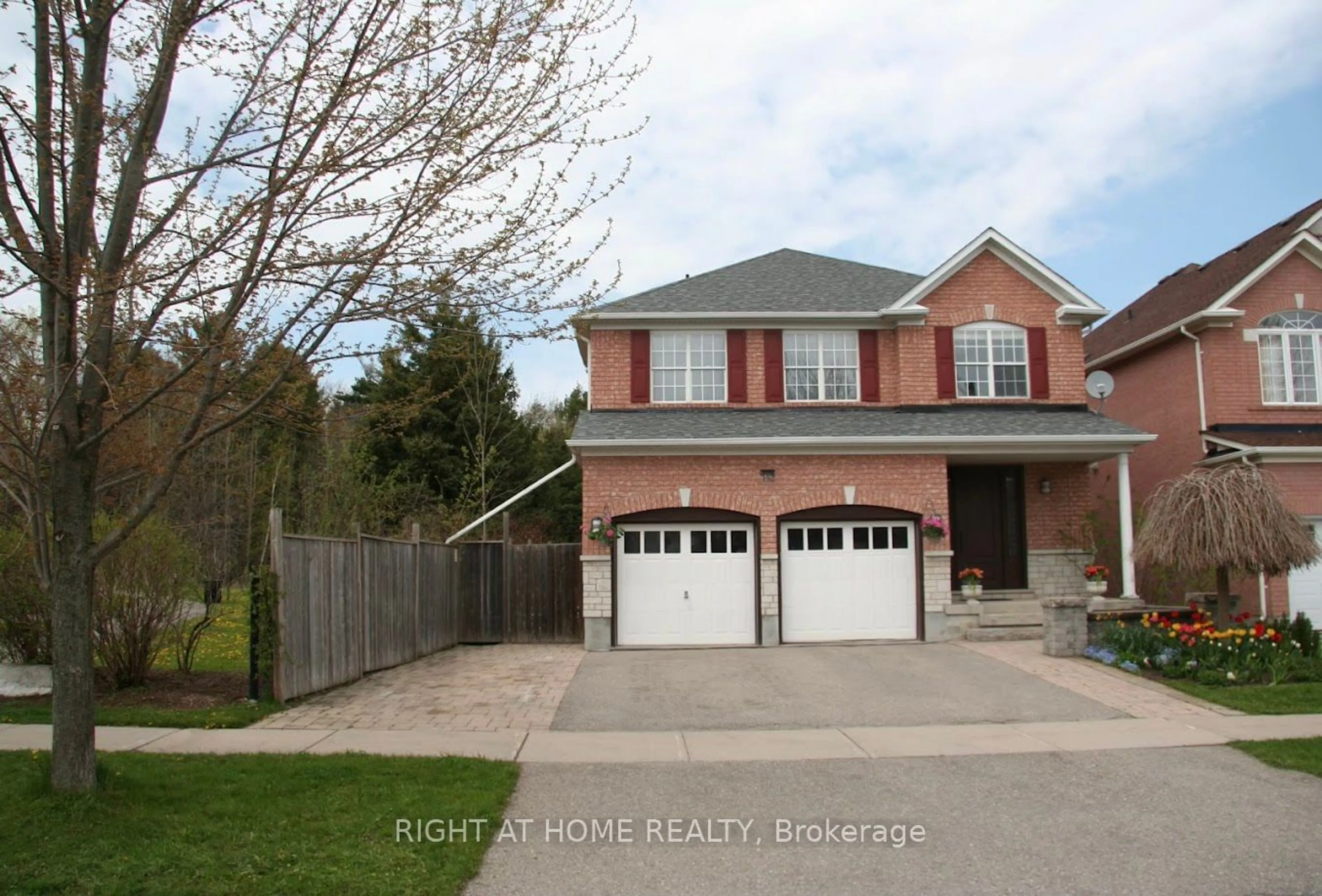 Frontside or backside of a home for 152 Worthington Ave, Richmond Hill Ontario L4E 4N7