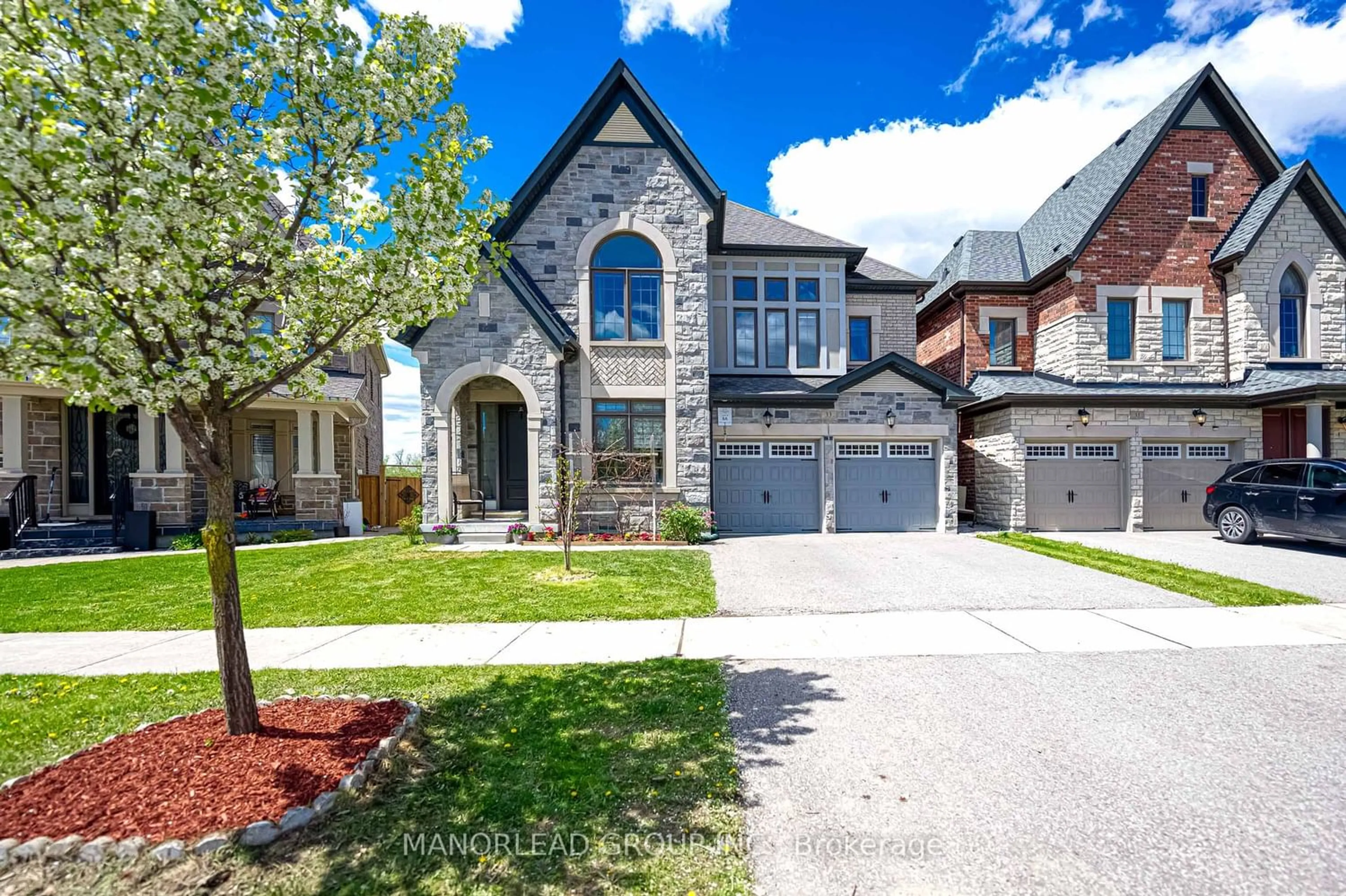Home with brick exterior material for 33 Roy Harper Ave, Aurora Ontario L4G 7C4
