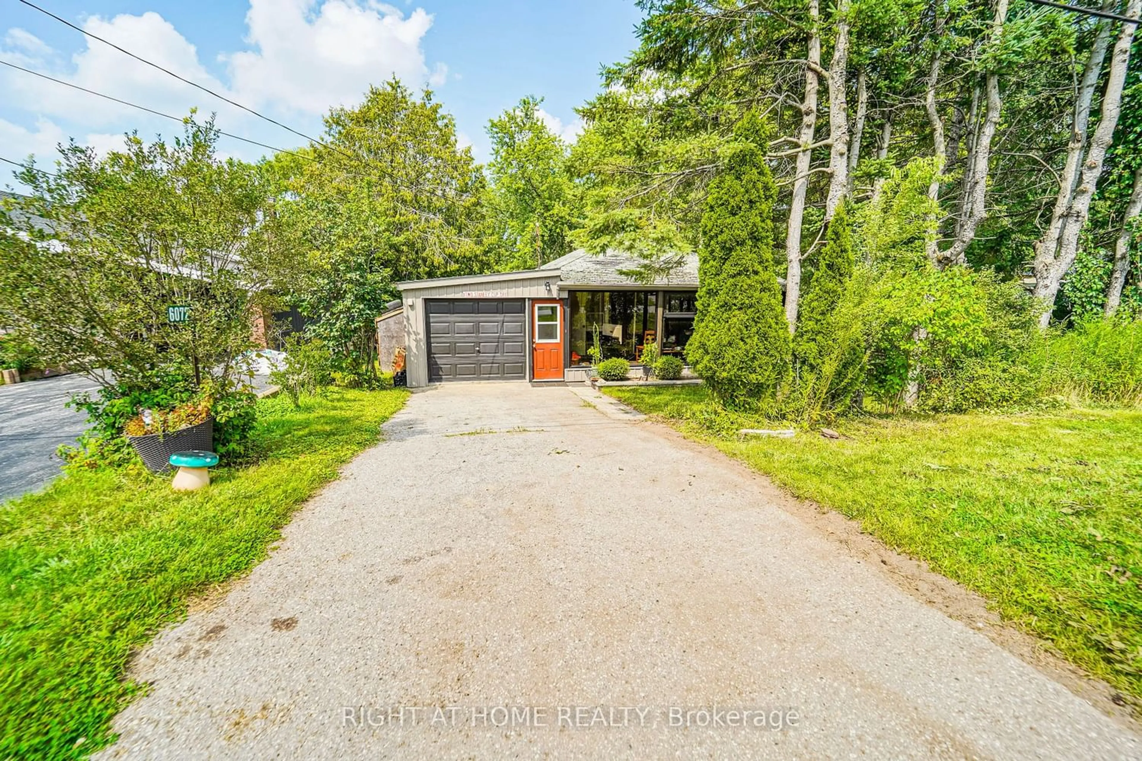Cottage for 6072 Hillsdale Dr, Whitchurch-Stouffville Ontario L4A 7X3