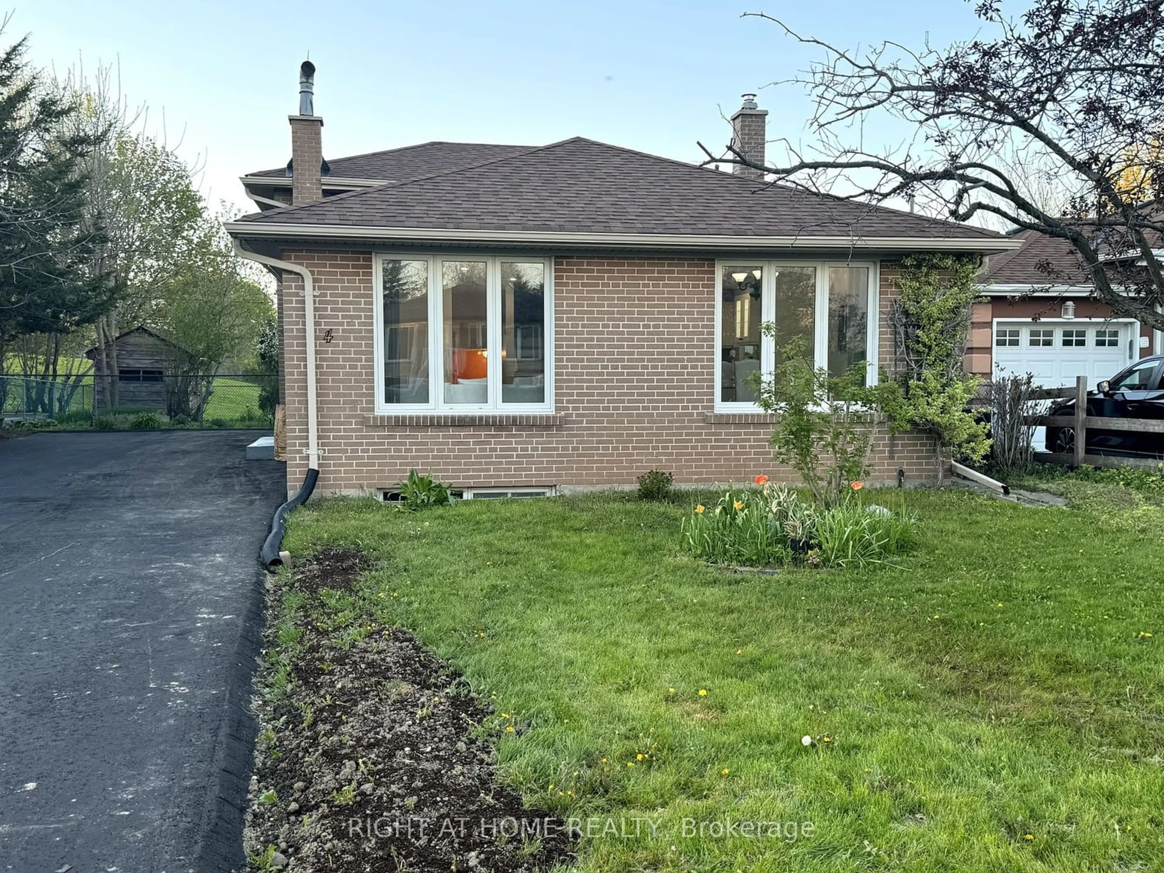 Home with brick exterior material for 4 Aurora Heights Dr, Aurora Ontario L4G 2W4