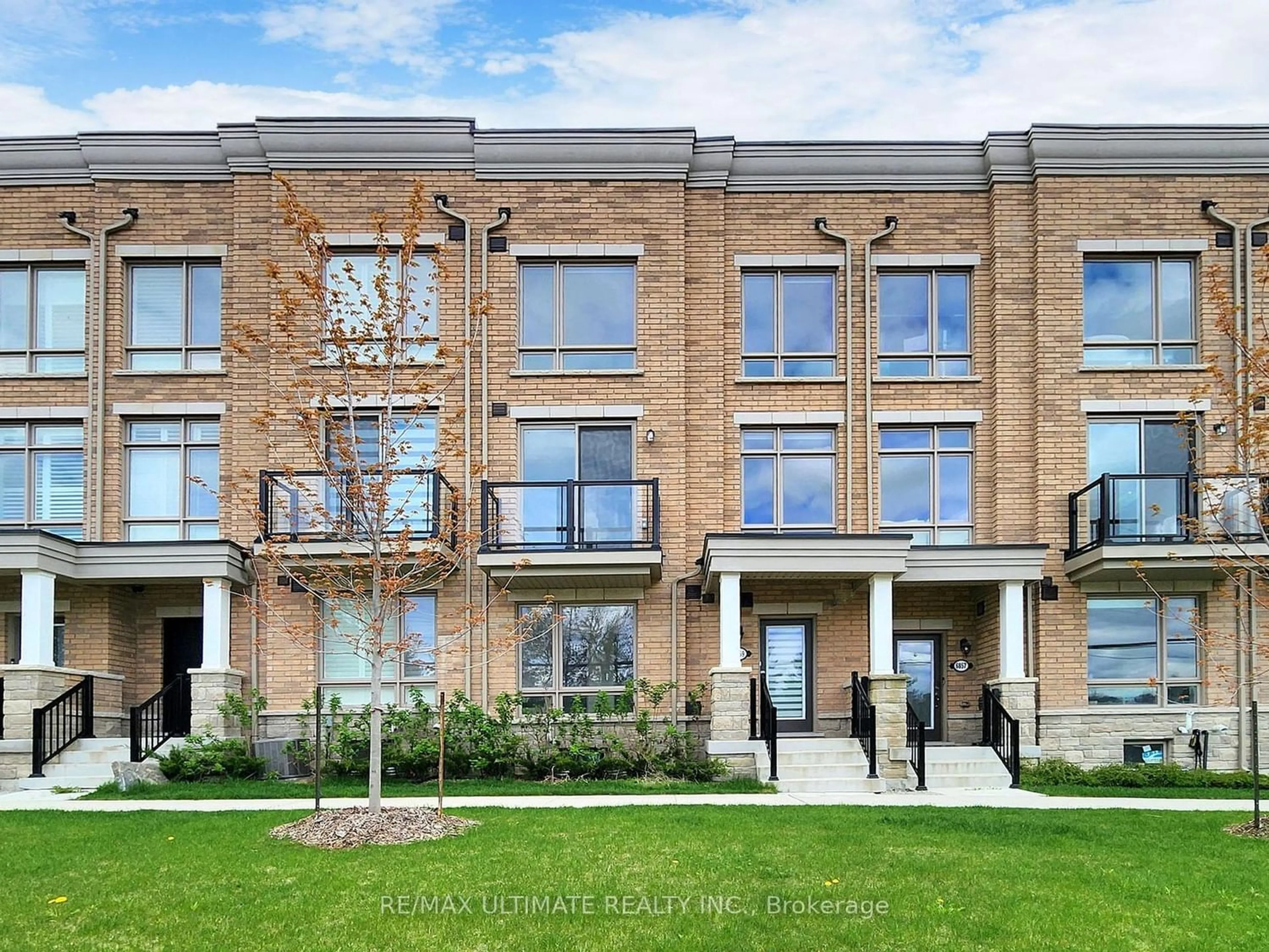 A pic from exterior of the house or condo for 6859 Main St, Whitchurch-Stouffville Ontario L4A 4X2