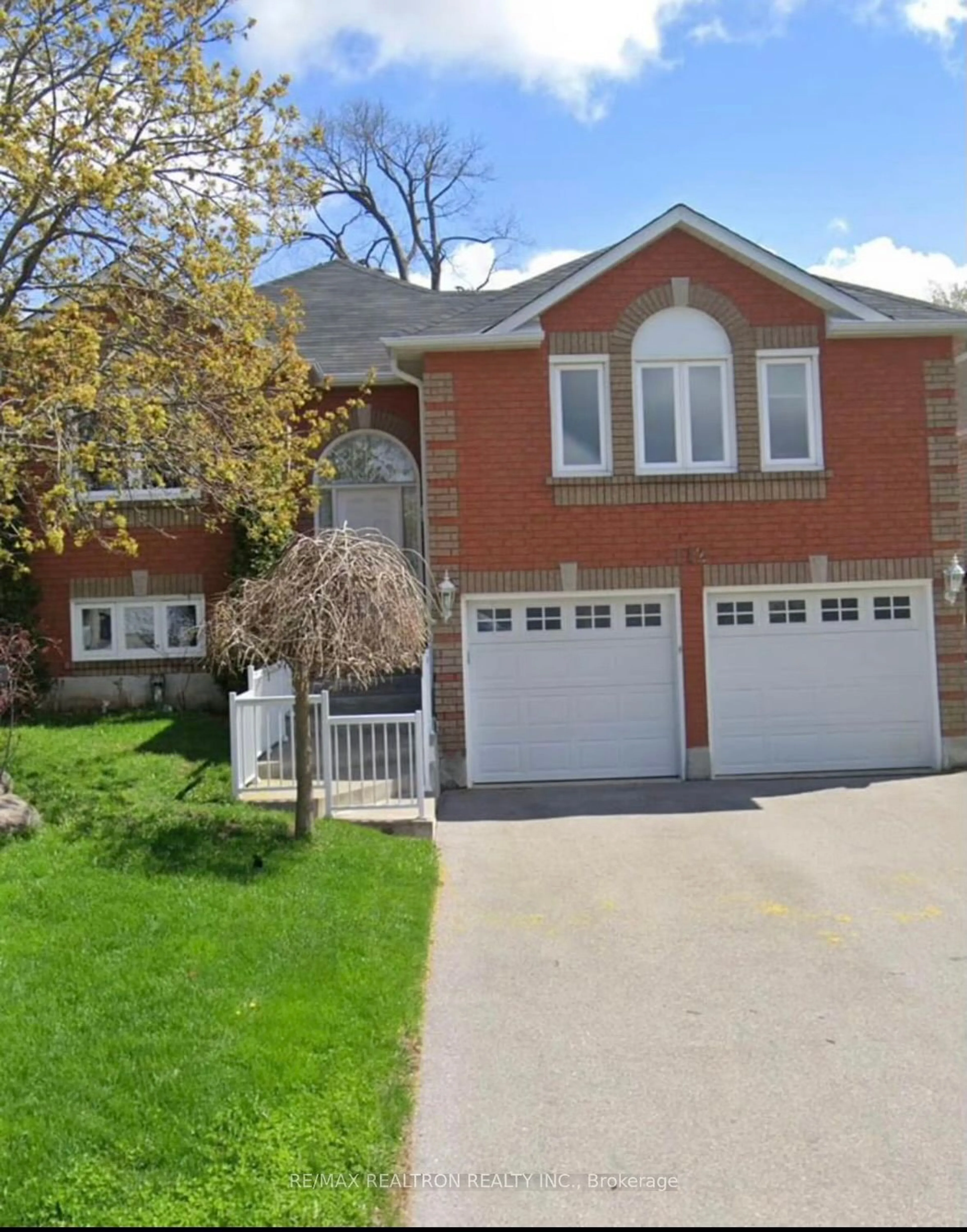 Frontside or backside of a home for 112 Fletcher St, Bradford West Gwillimbury Ontario L3Z 1L9