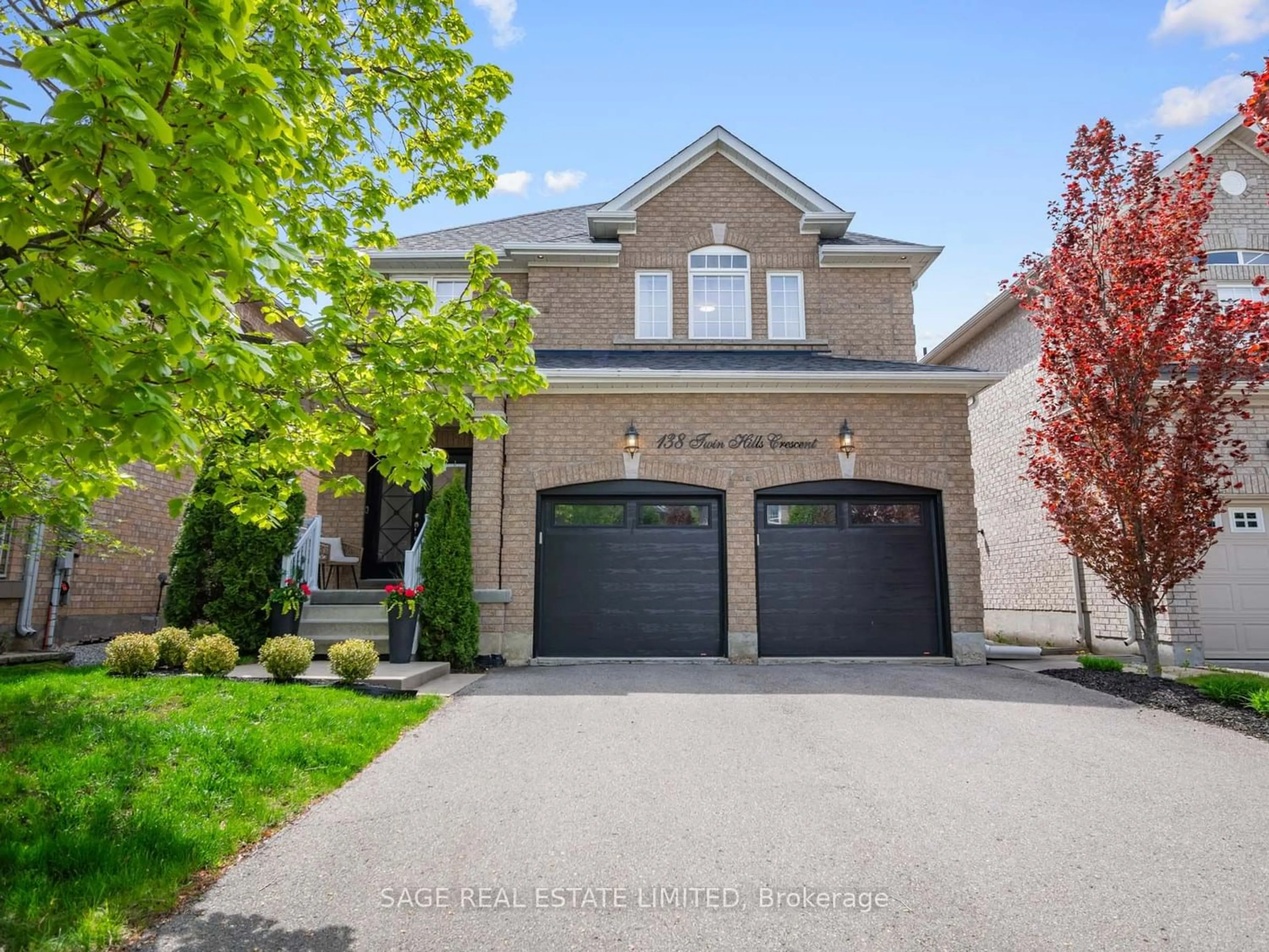 Frontside or backside of a home for 138 Twin Hills Cres, Vaughan Ontario L4H 0G3