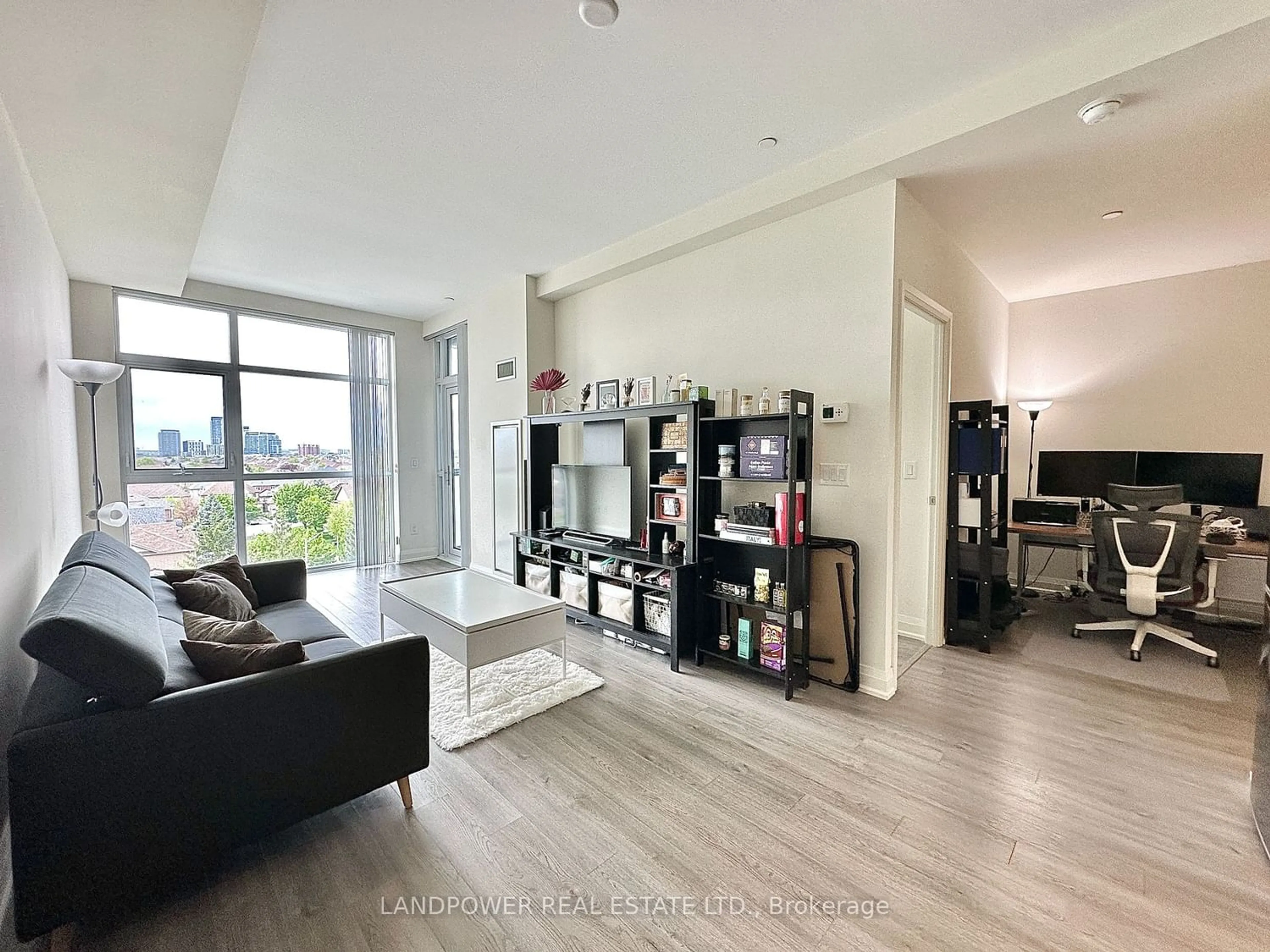 Living room for 8763 Bayview Ave #625, Richmond Hill Ontario L4B 3V1