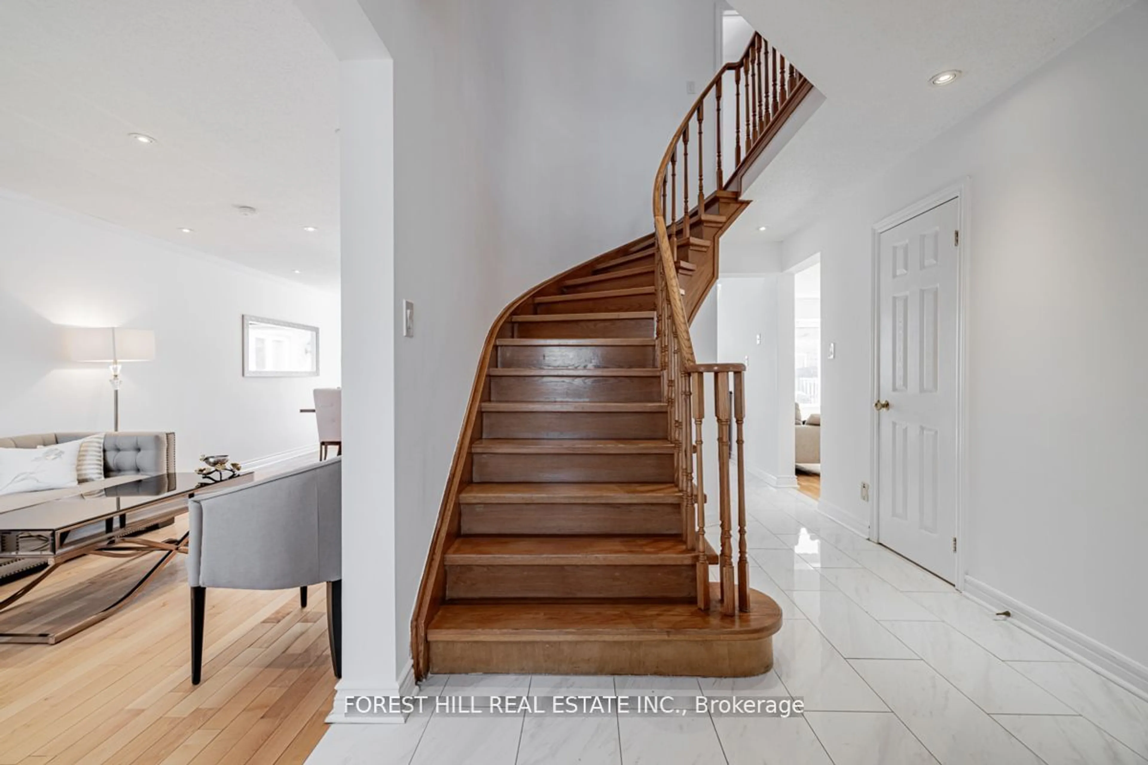 Stairs for 117 Eleanor Circ, Richmond Hill Ontario L4C 6K6