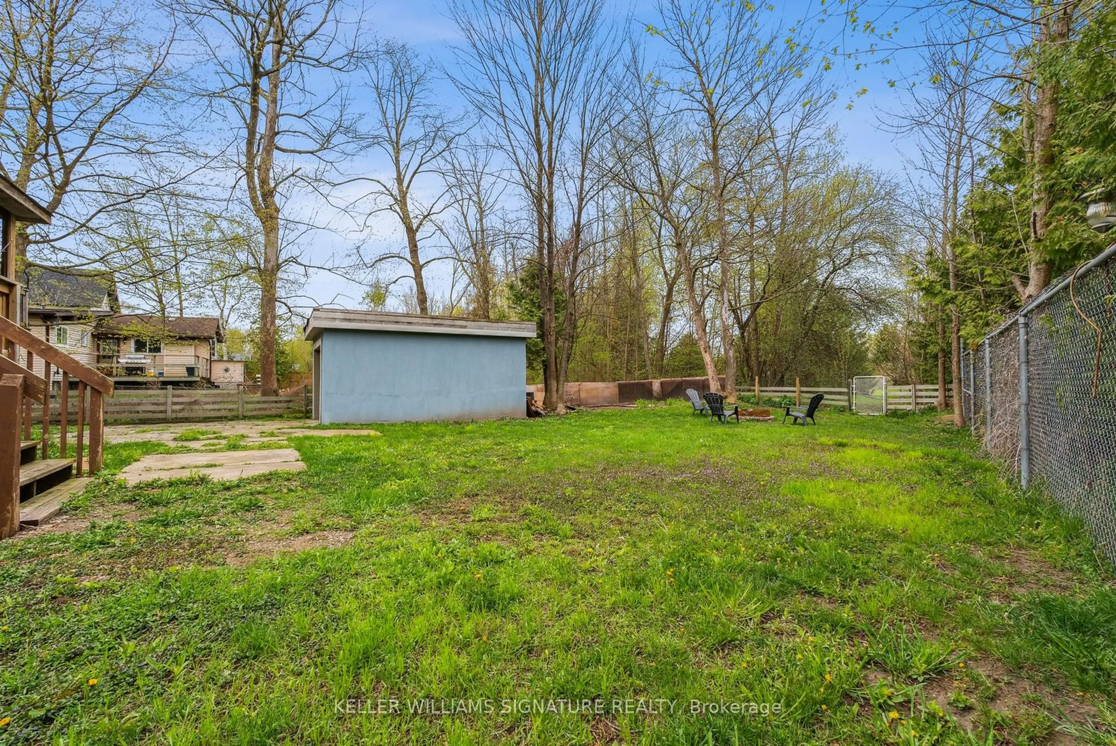 Fenced yard for 3716 Maple Grove Rd, Innisfil Ontario L9S 3B3