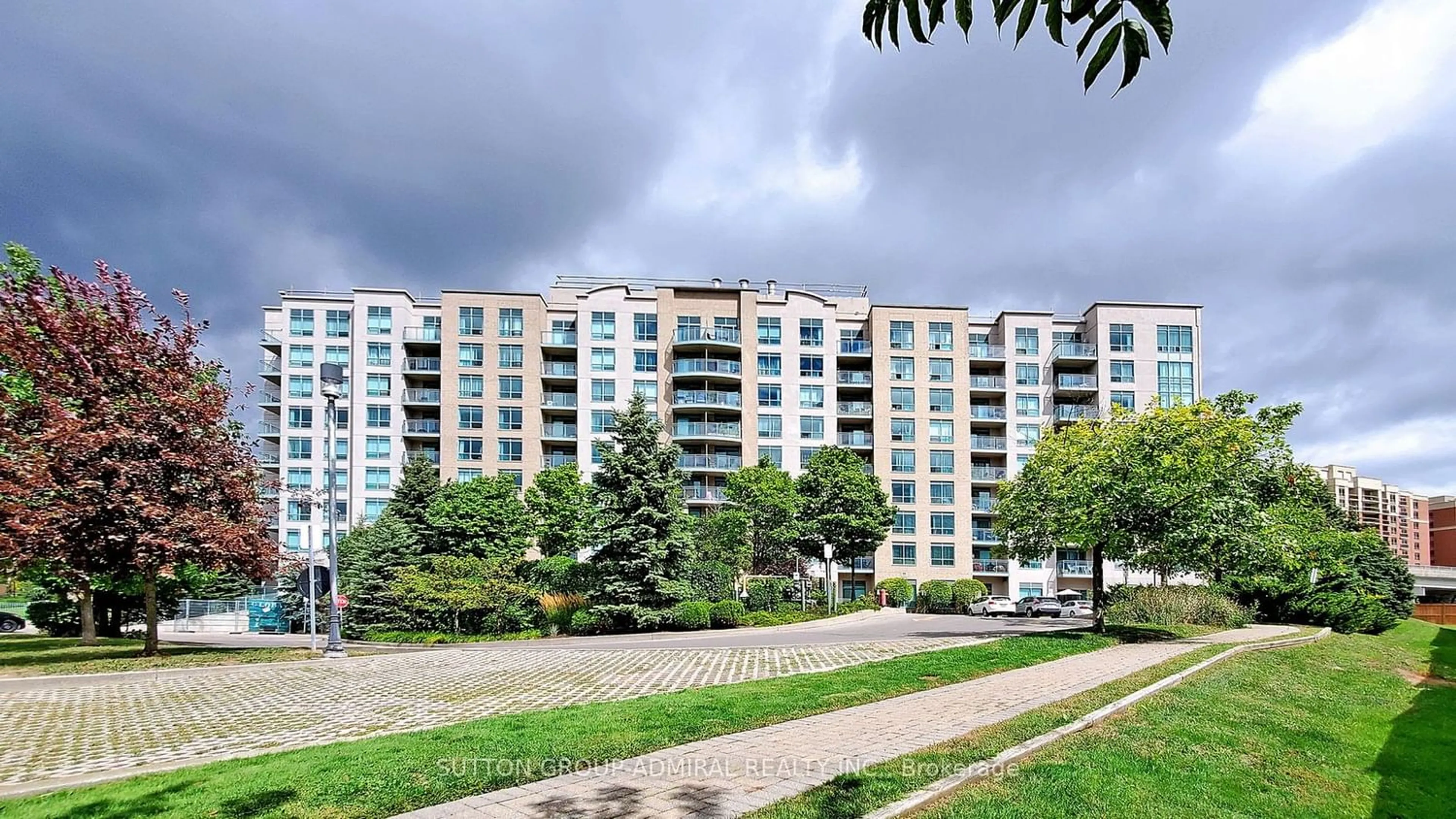 A pic from exterior of the house or condo for 51 Baffin Crt #308, Richmond Hill Ontario L4B 4P6