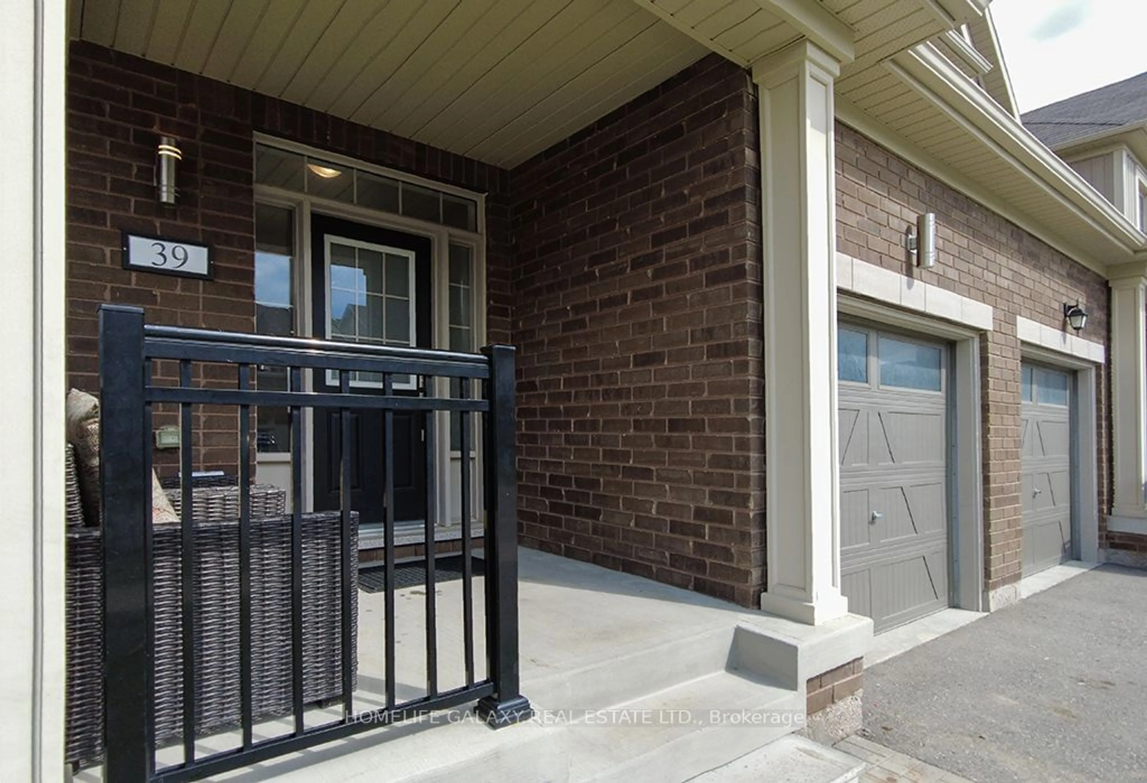 Indoor entryway for 39 Donnan Dr, New Tecumseth Ontario L0G 1W0