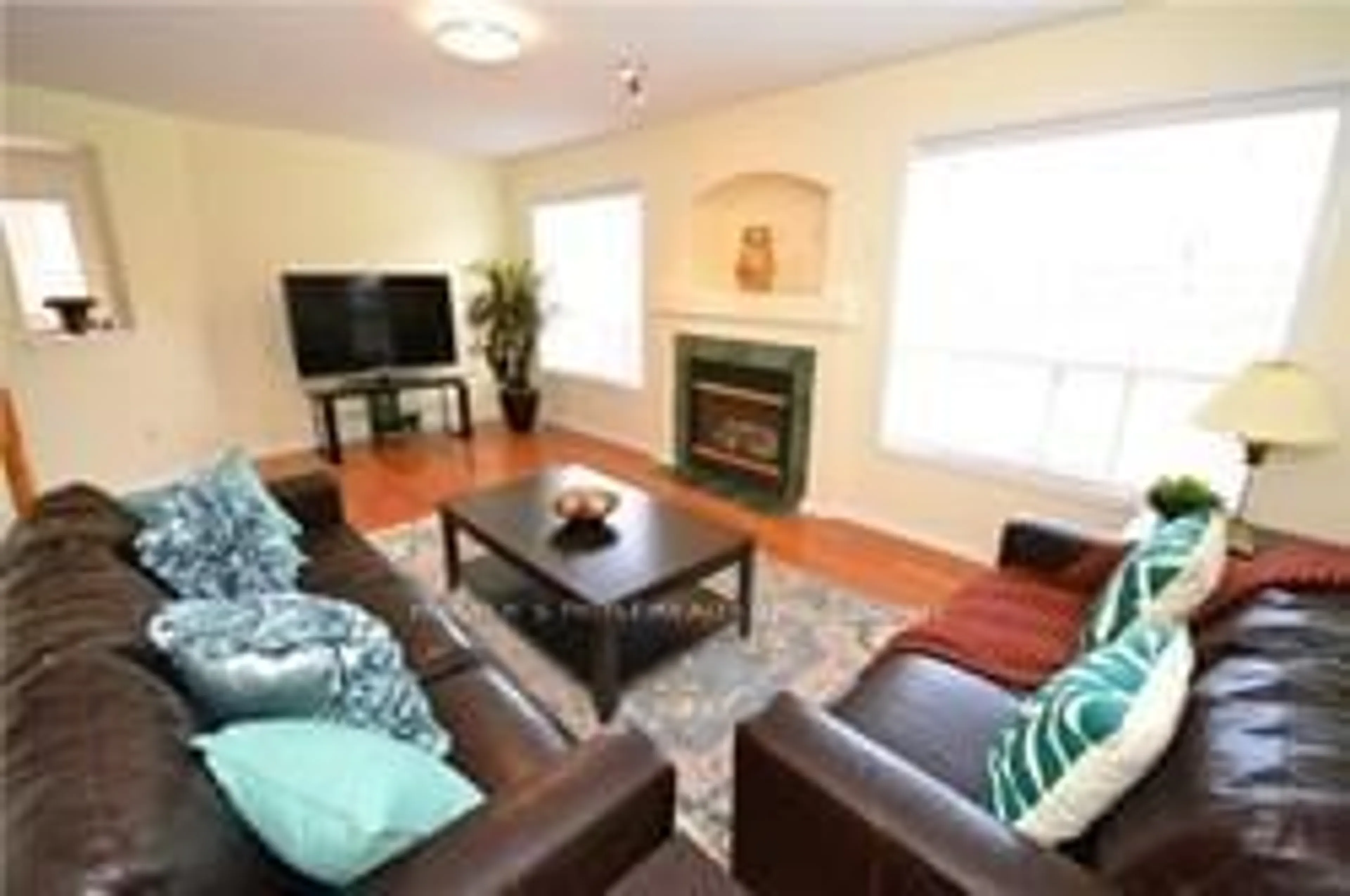 Living room for 597 Fred Mclaren Blvd, Markham Ontario L6E 1N1