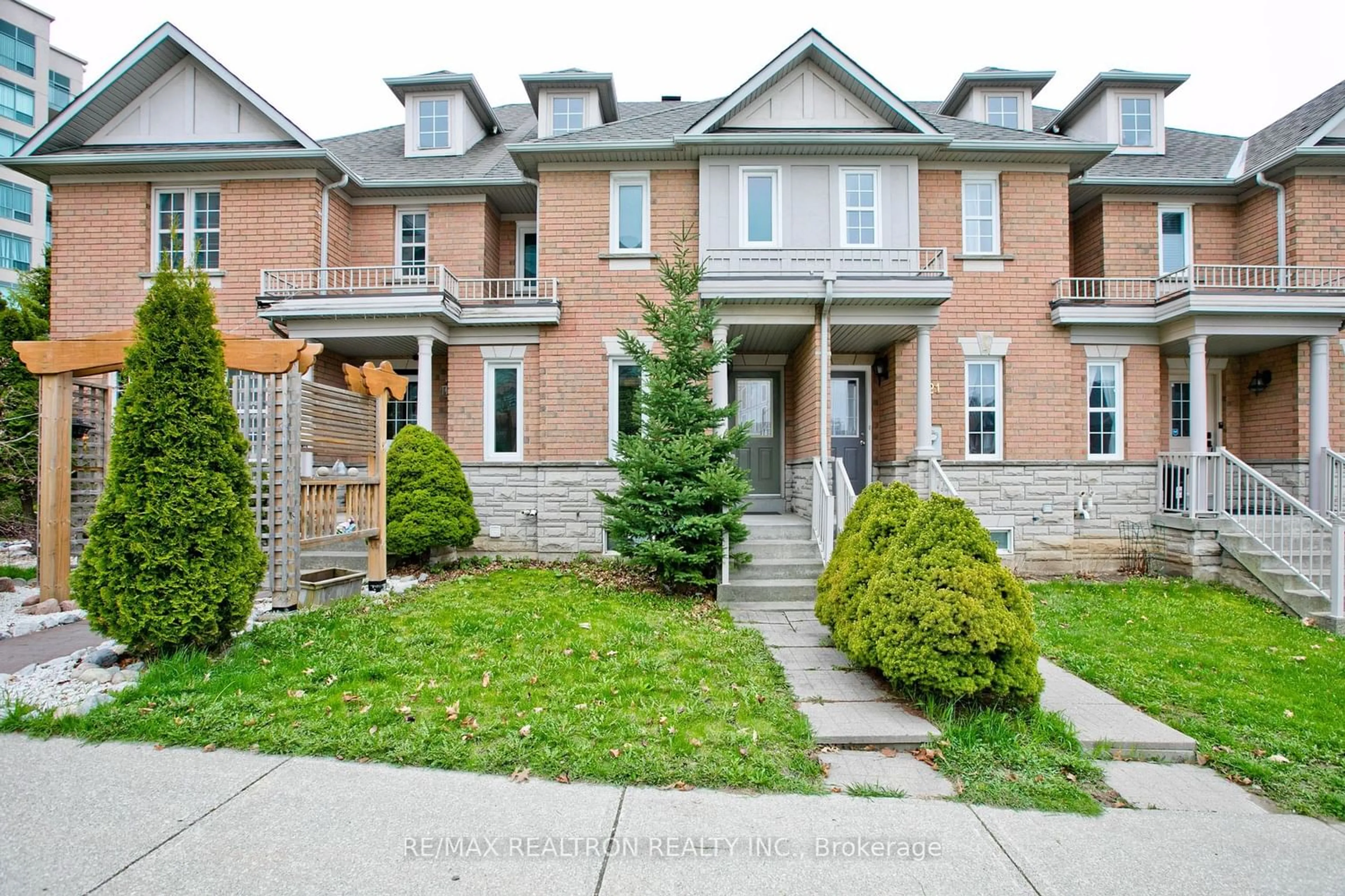 A pic from exterior of the house or condo for 23 Bantry Ave, Richmond Hill Ontario L4B 4J4