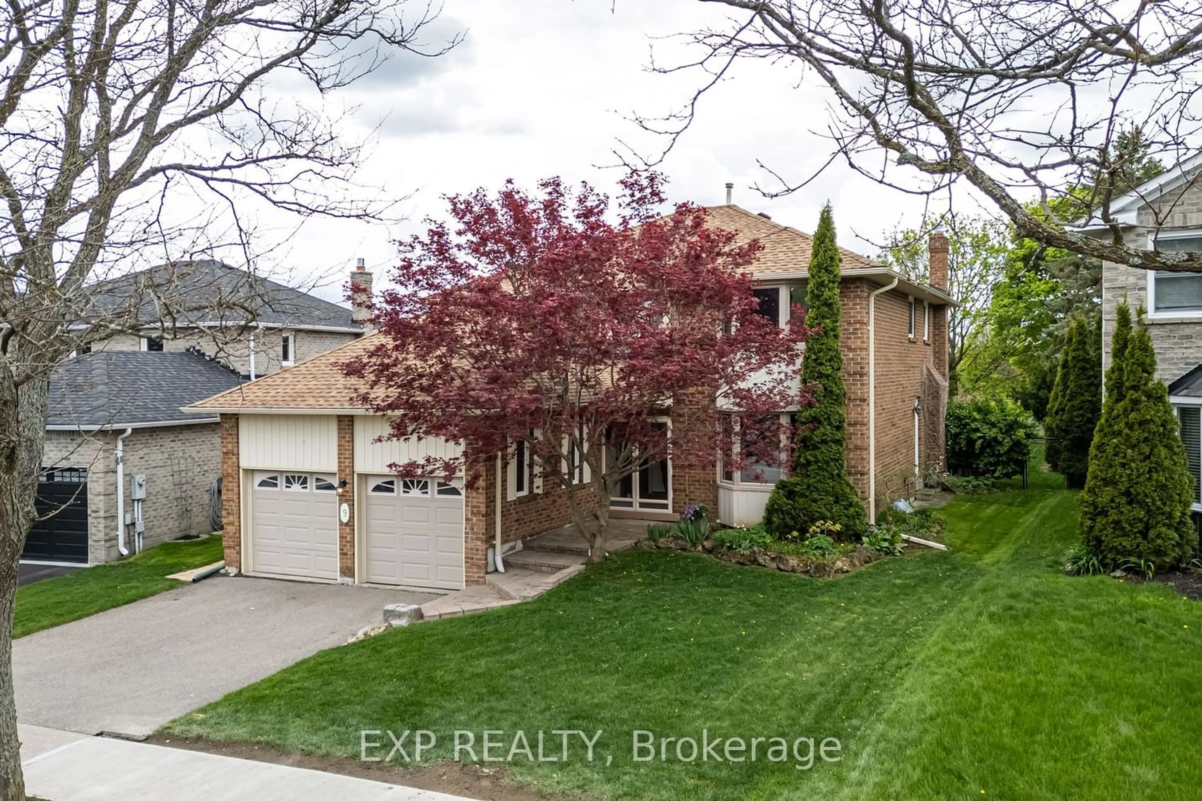 Frontside or backside of a home for 9 Fielding Dr, Aurora Ontario L4G 4Z7