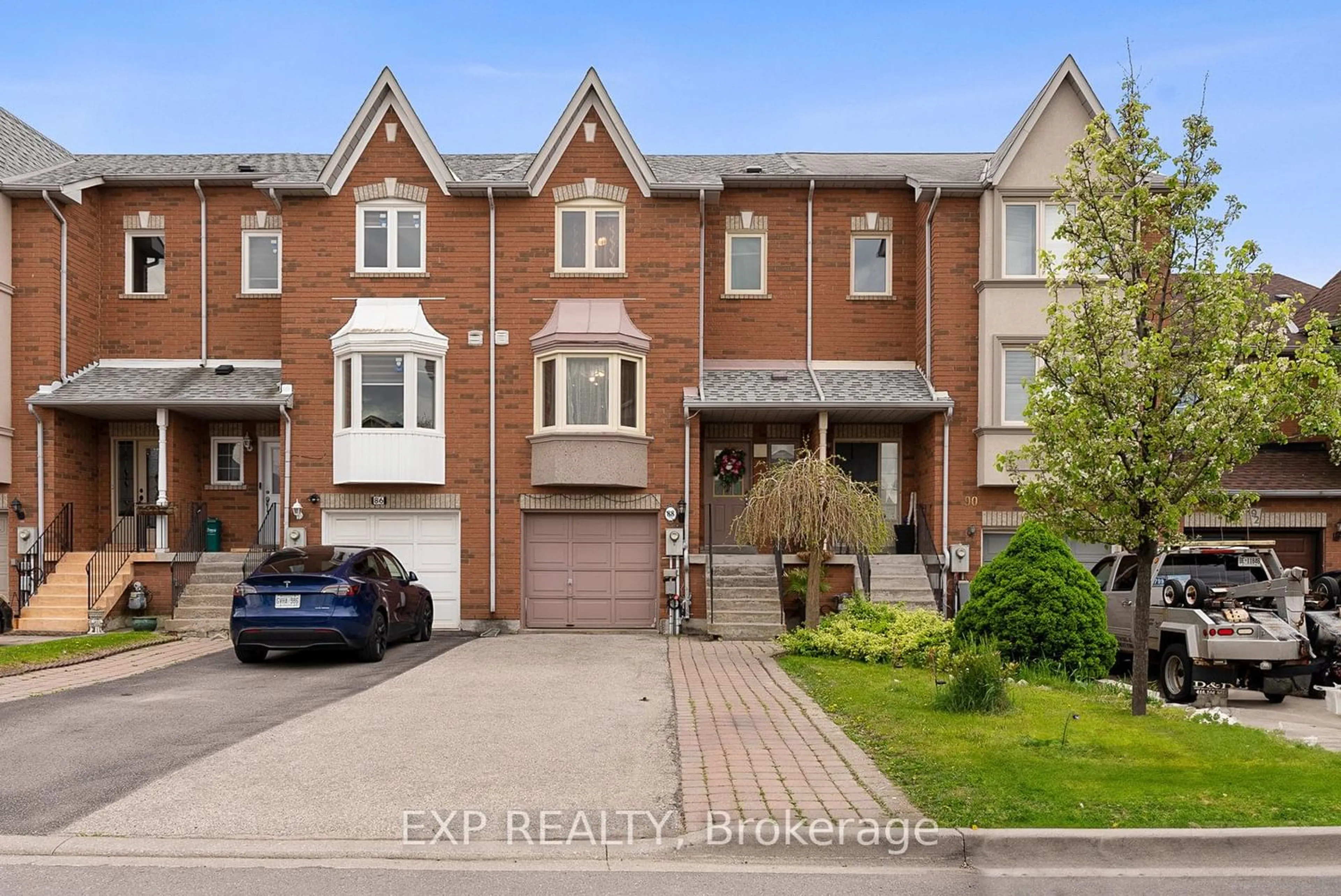 A pic from exterior of the house or condo for 88 Michelle Dr, Vaughan Ontario L4L 9B9