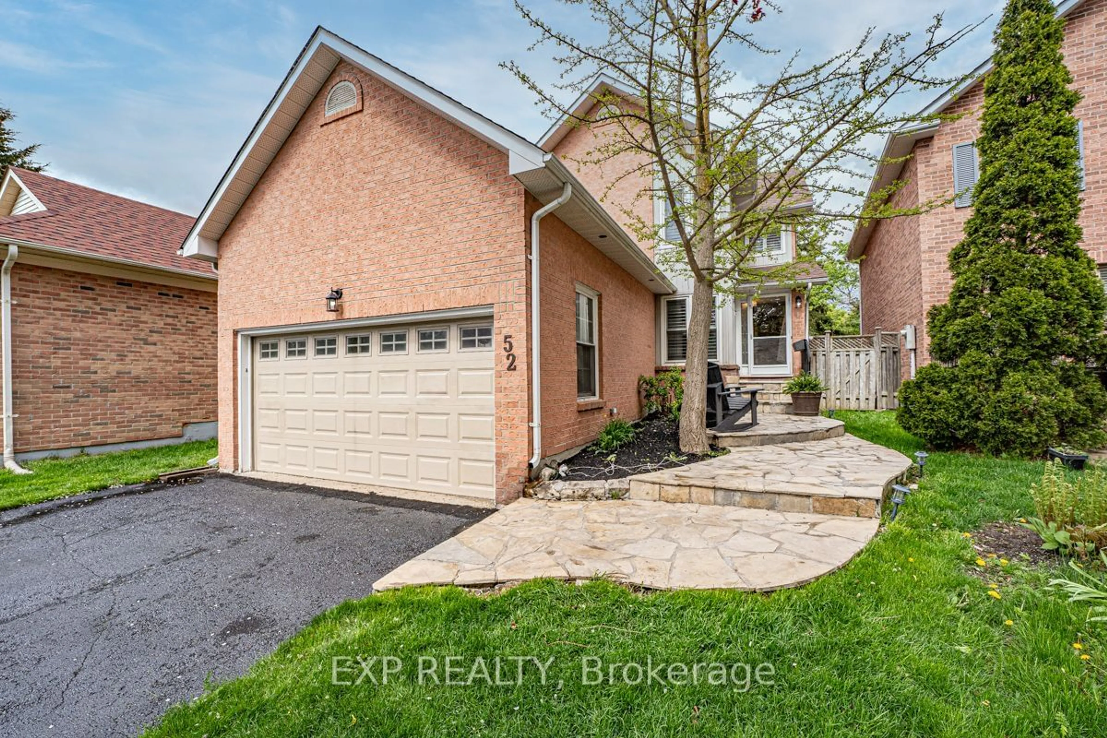 Frontside or backside of a home for 52 Dalecroft Circ, Markham Ontario L3R 6J9
