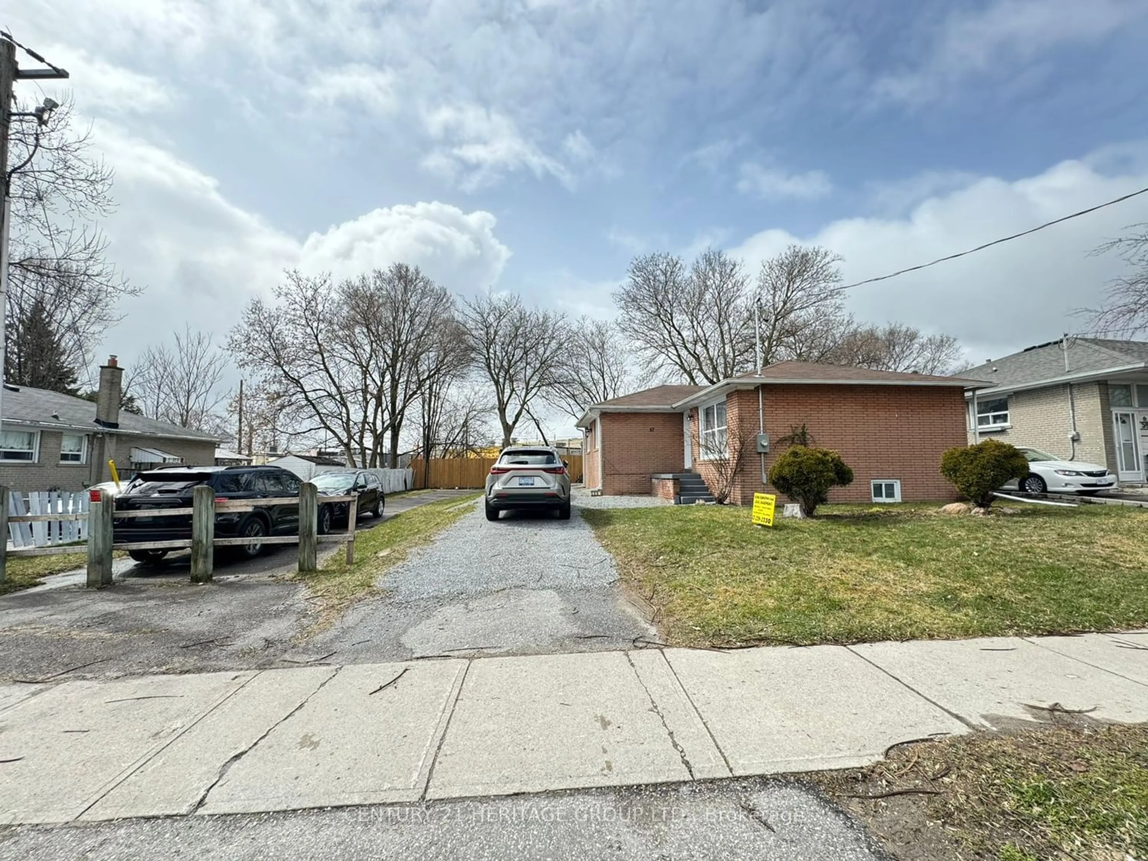 Frontside or backside of a home for 57 Walter Ave, Newmarket Ontario L3Y 2T4