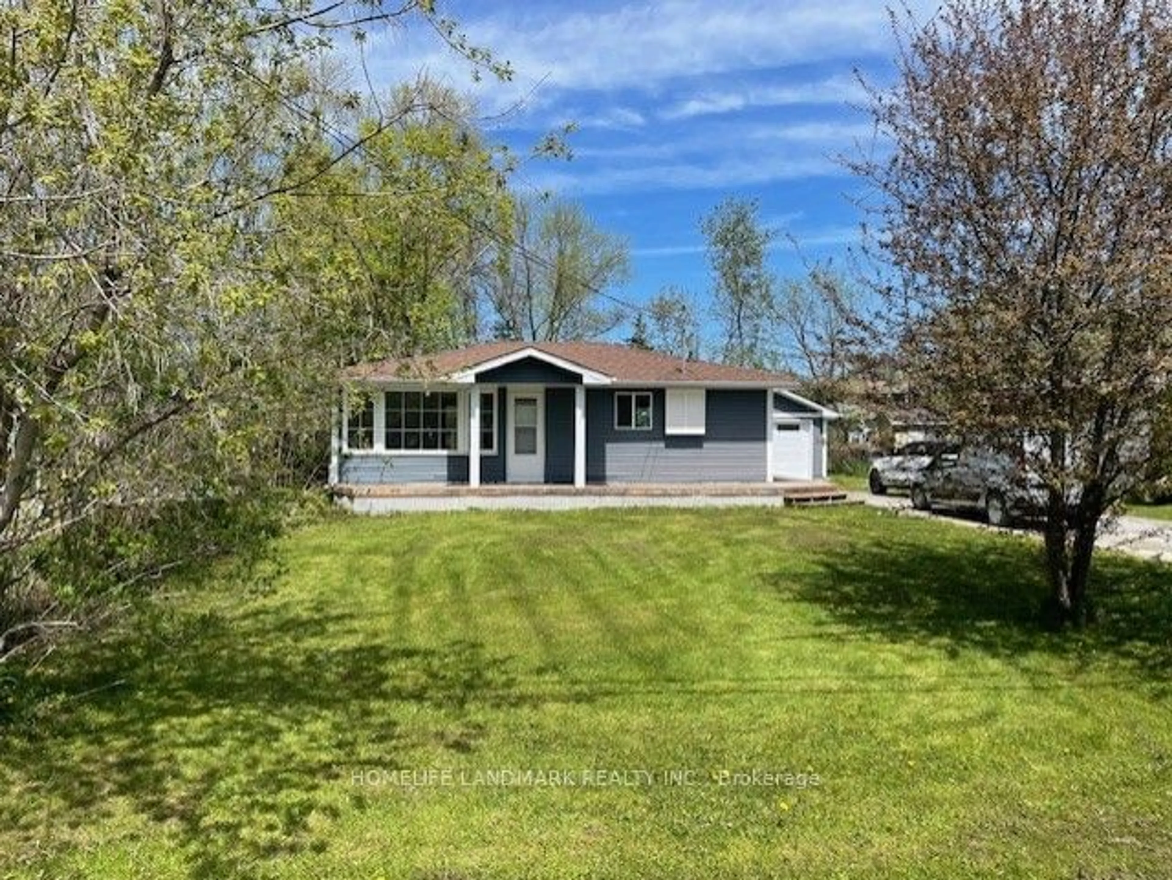 Frontside or backside of a home for 372 Irene Dr, Georgina Ontario L4P 3B2