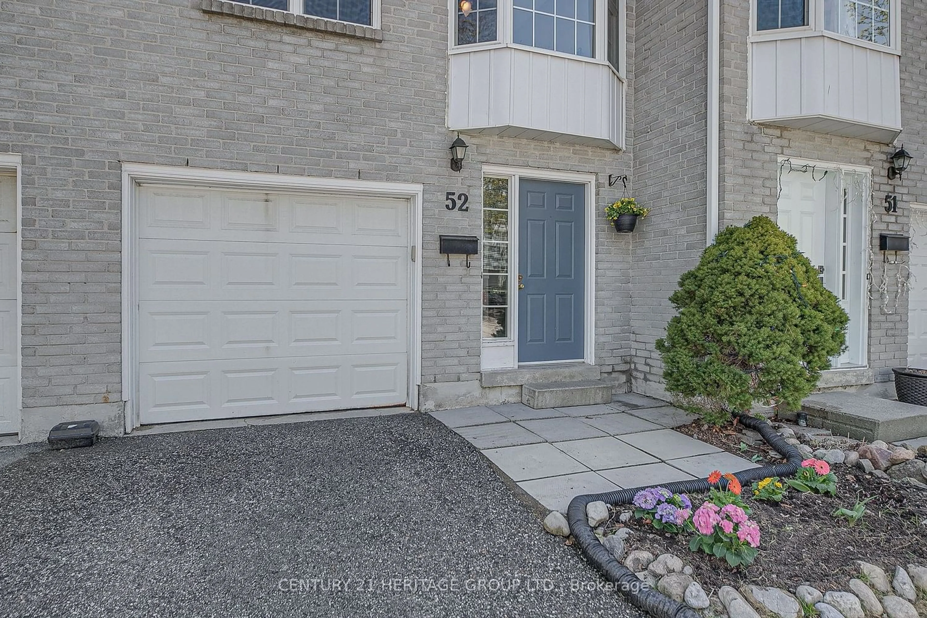 A pic from exterior of the house or condo for 52 Harmony Circ, Bradford West Gwillimbury Ontario L3Z 2T8