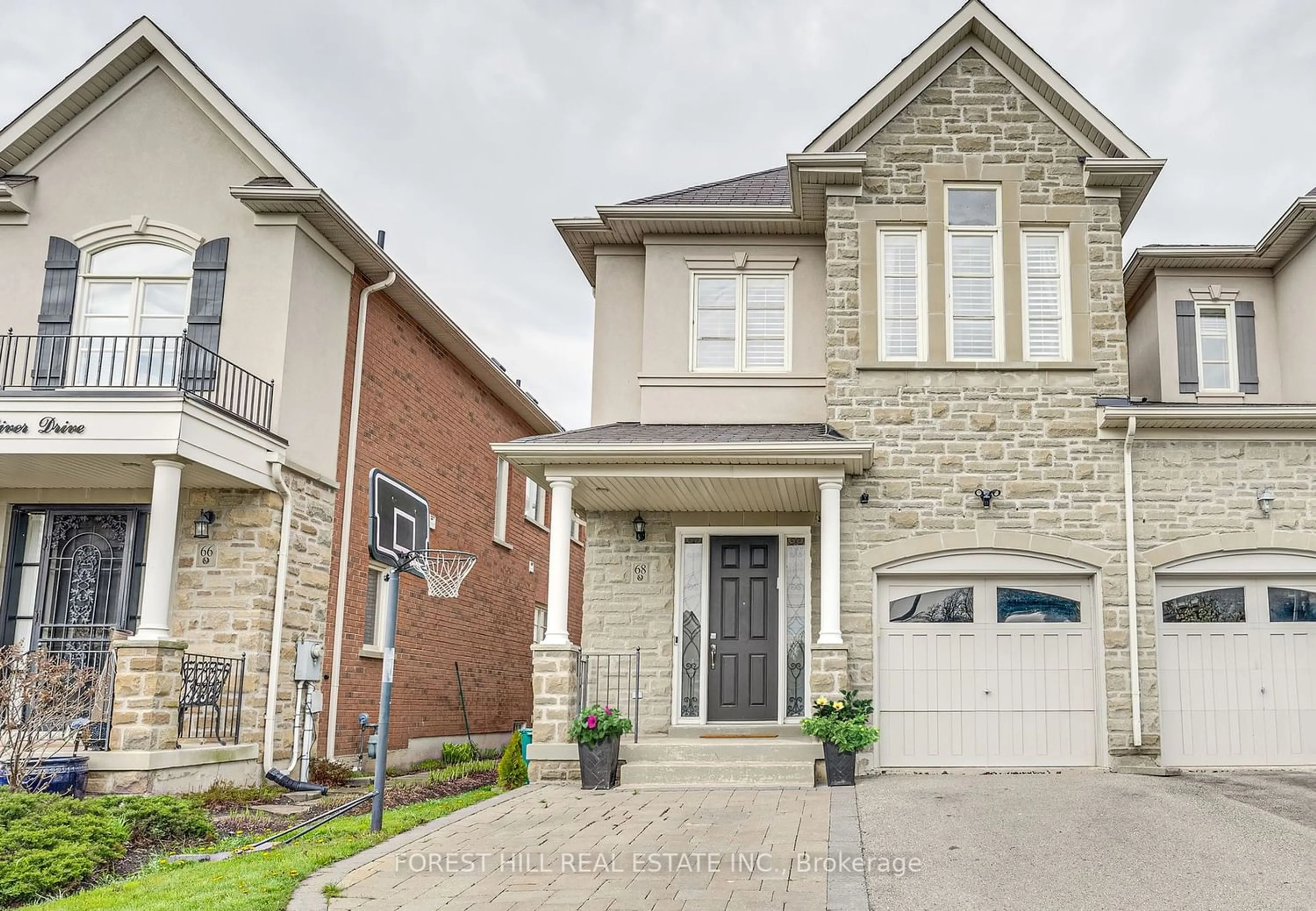 Home with brick exterior material for 68 Mill River Dr, Vaughan Ontario L6A 0Z1