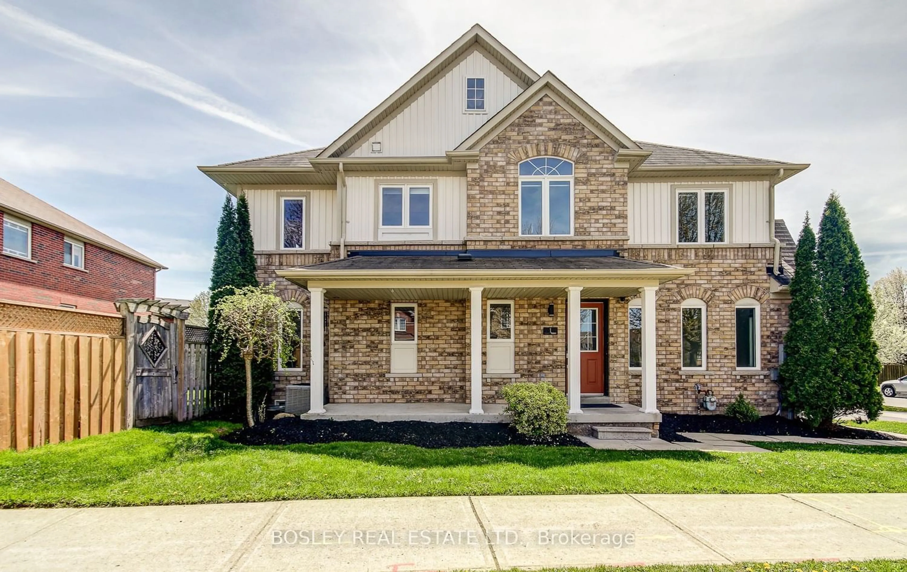 Home with brick exterior material for 1 Hammill Hts, East Gwillimbury Ontario L0G 1M0