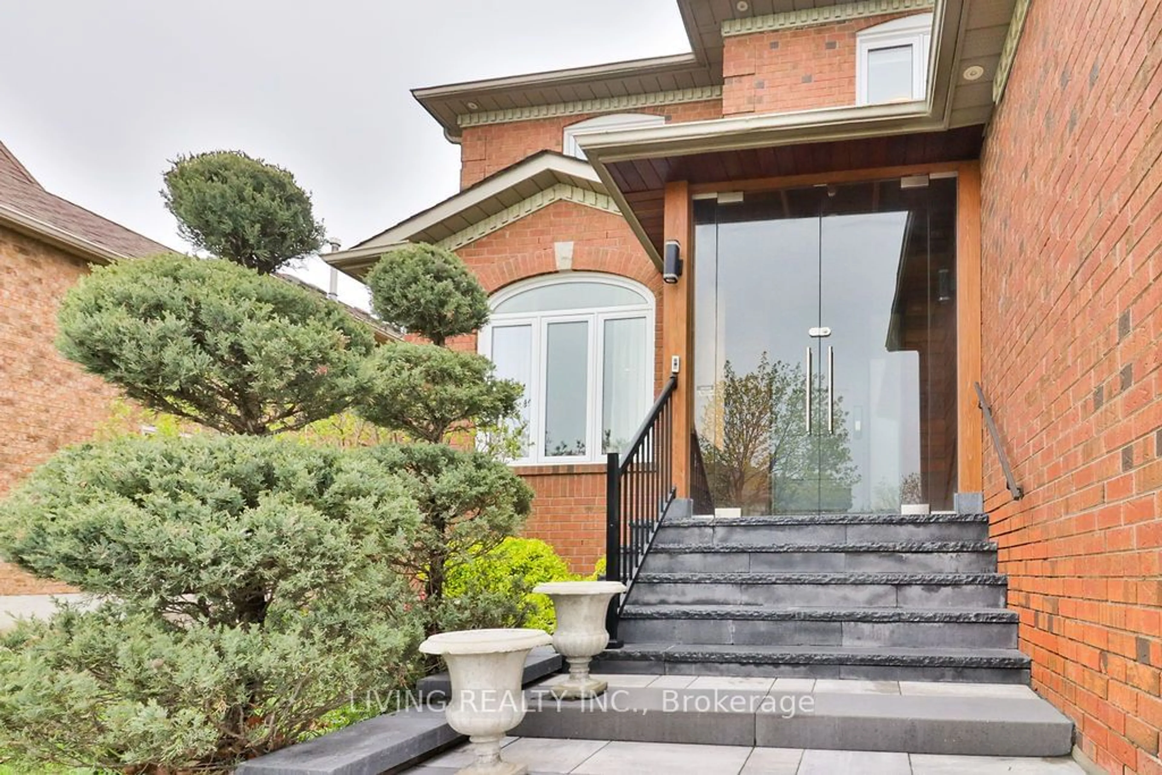 Home with brick exterior material for 219 Shaftsbury Ave, Richmond Hill Ontario L4C 0E8