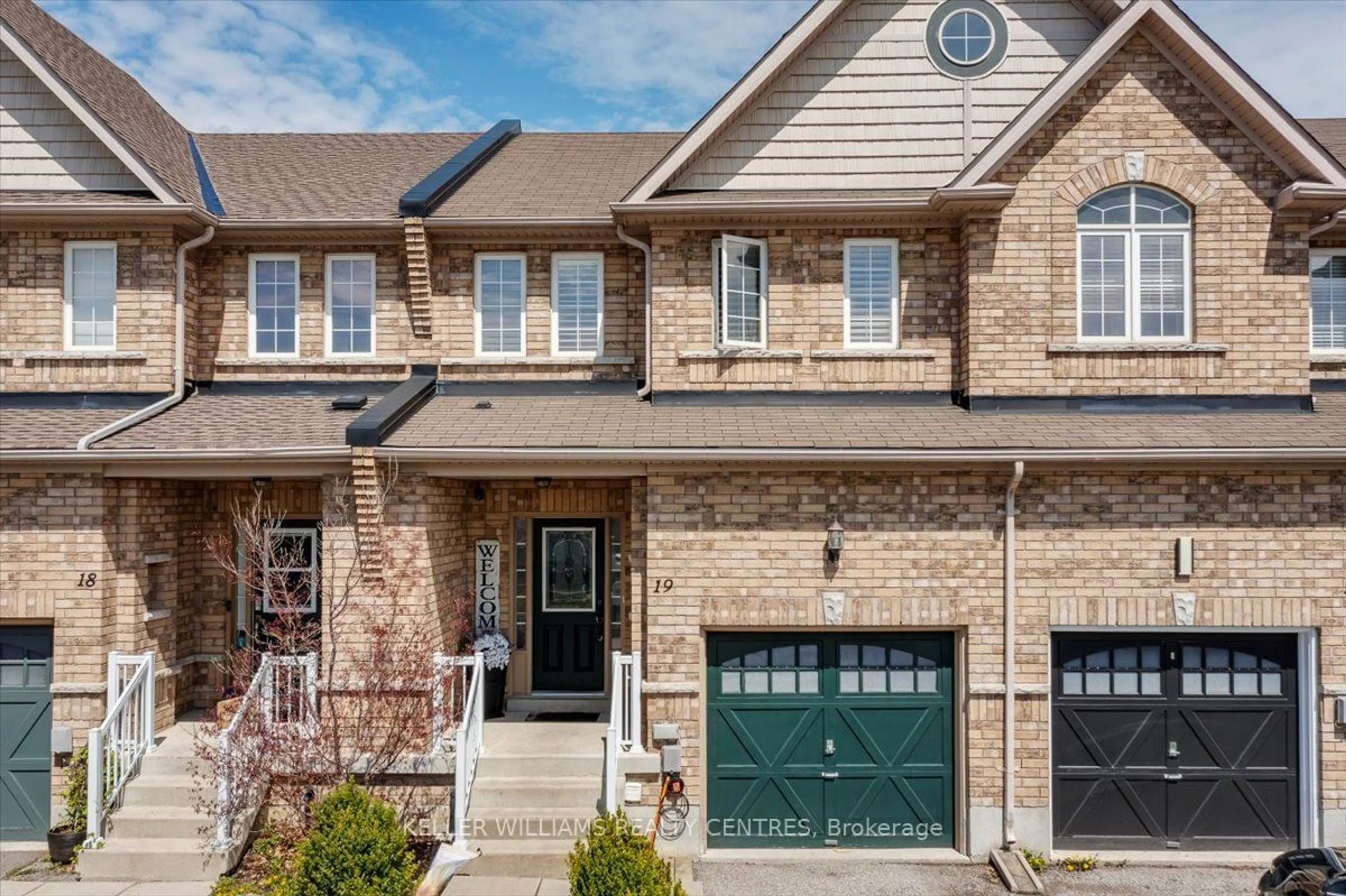 Home with brick exterior material for 19 Caserta St, Georgina Ontario L4P 0E6