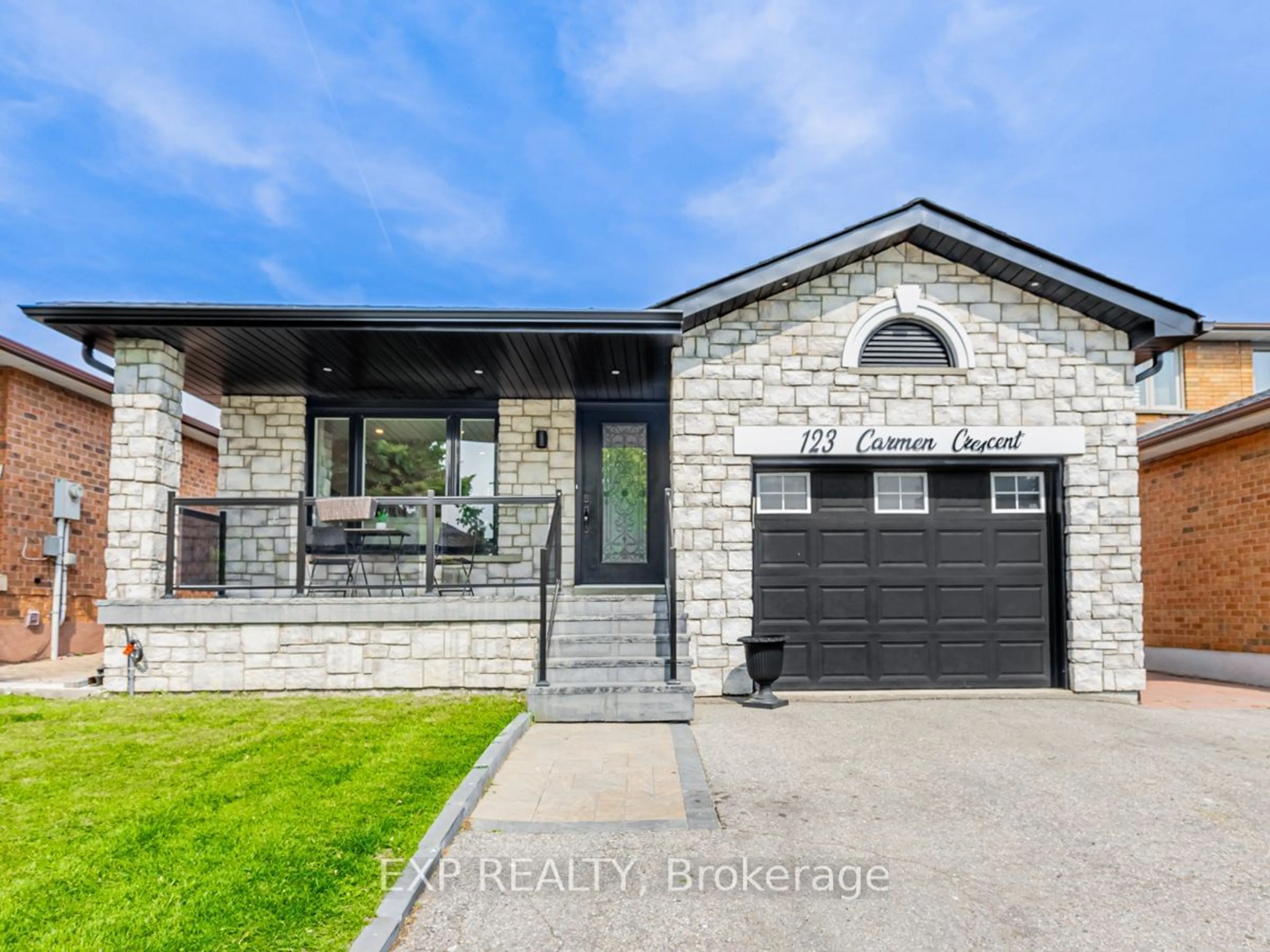 Frontside or backside of a home for 123 Carmen Cres, Vaughan Ontario L4L 5P7