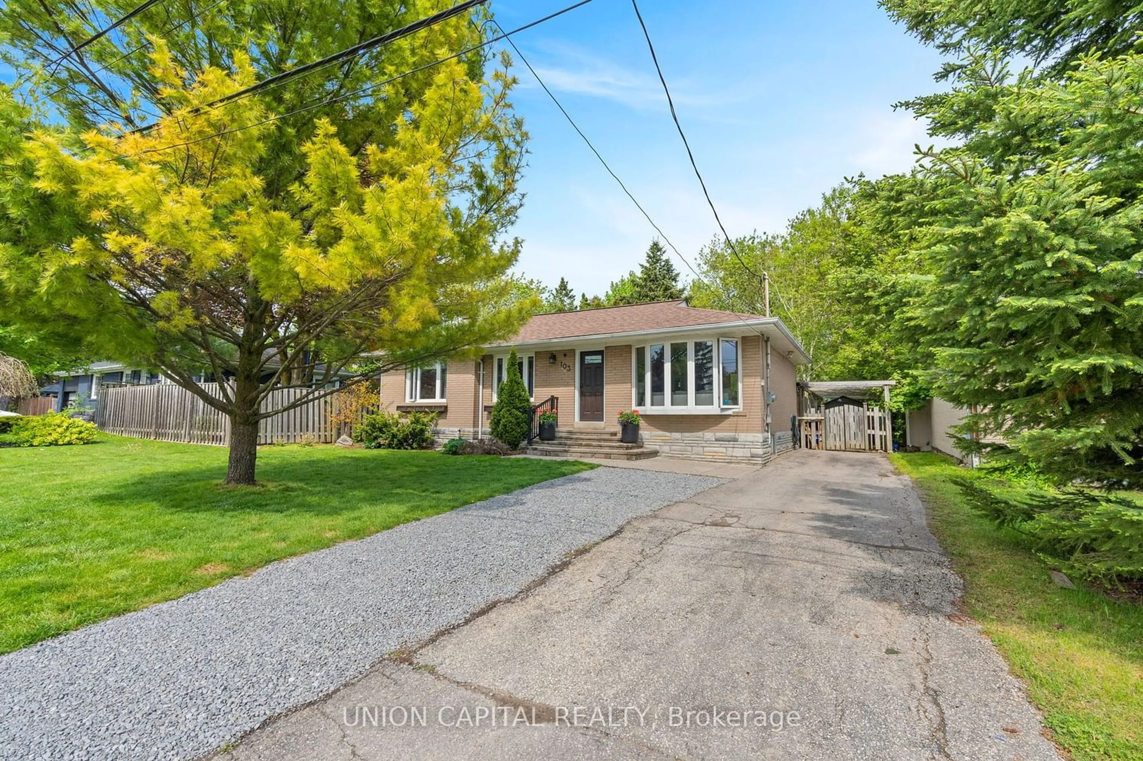 Frontside or backside of a home for 103 Baker St, Whitchurch-Stouffville Ontario L4A 4X9