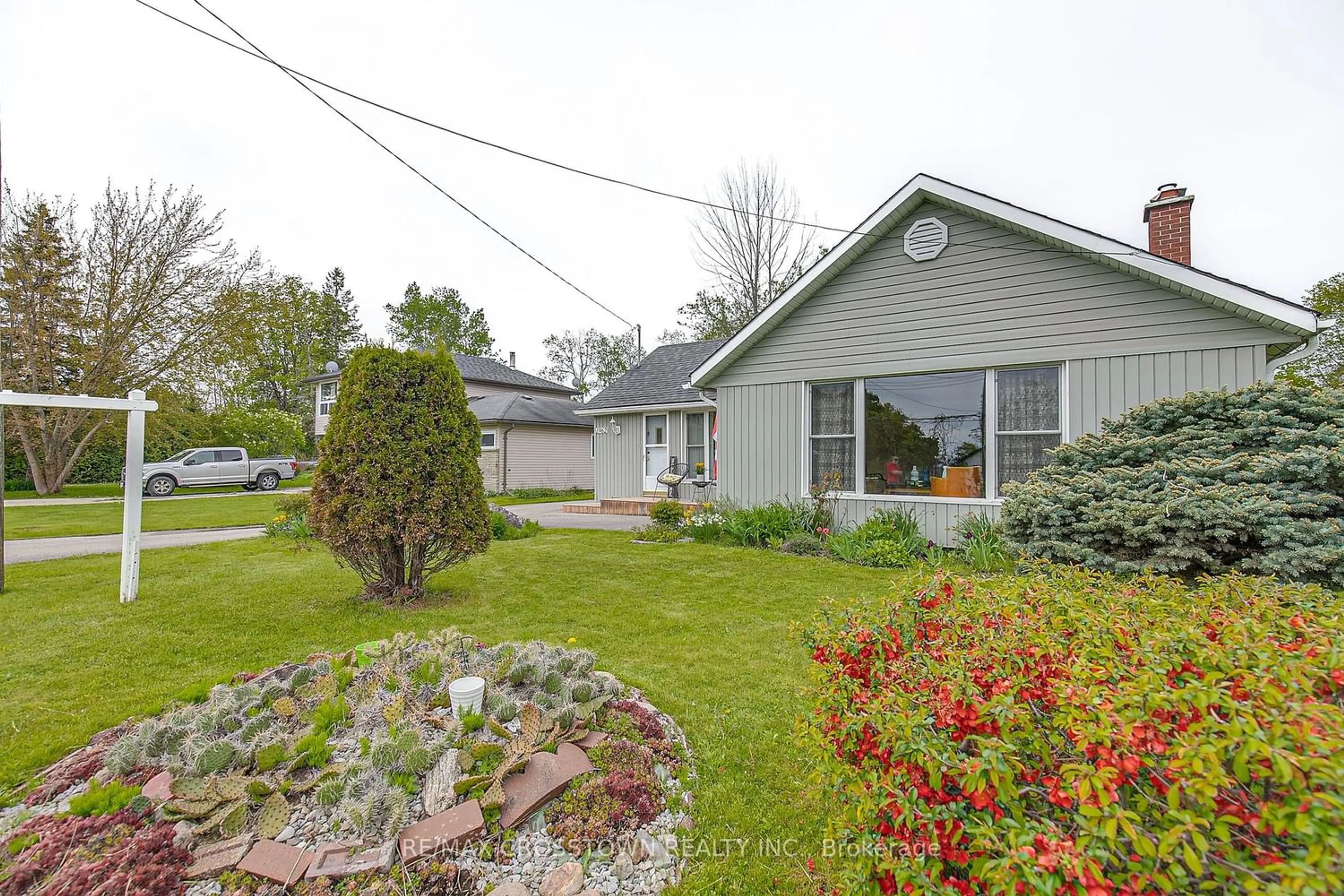 Cottage for 1962 St Johns Rd, Innisfil Ontario L9S 1T5