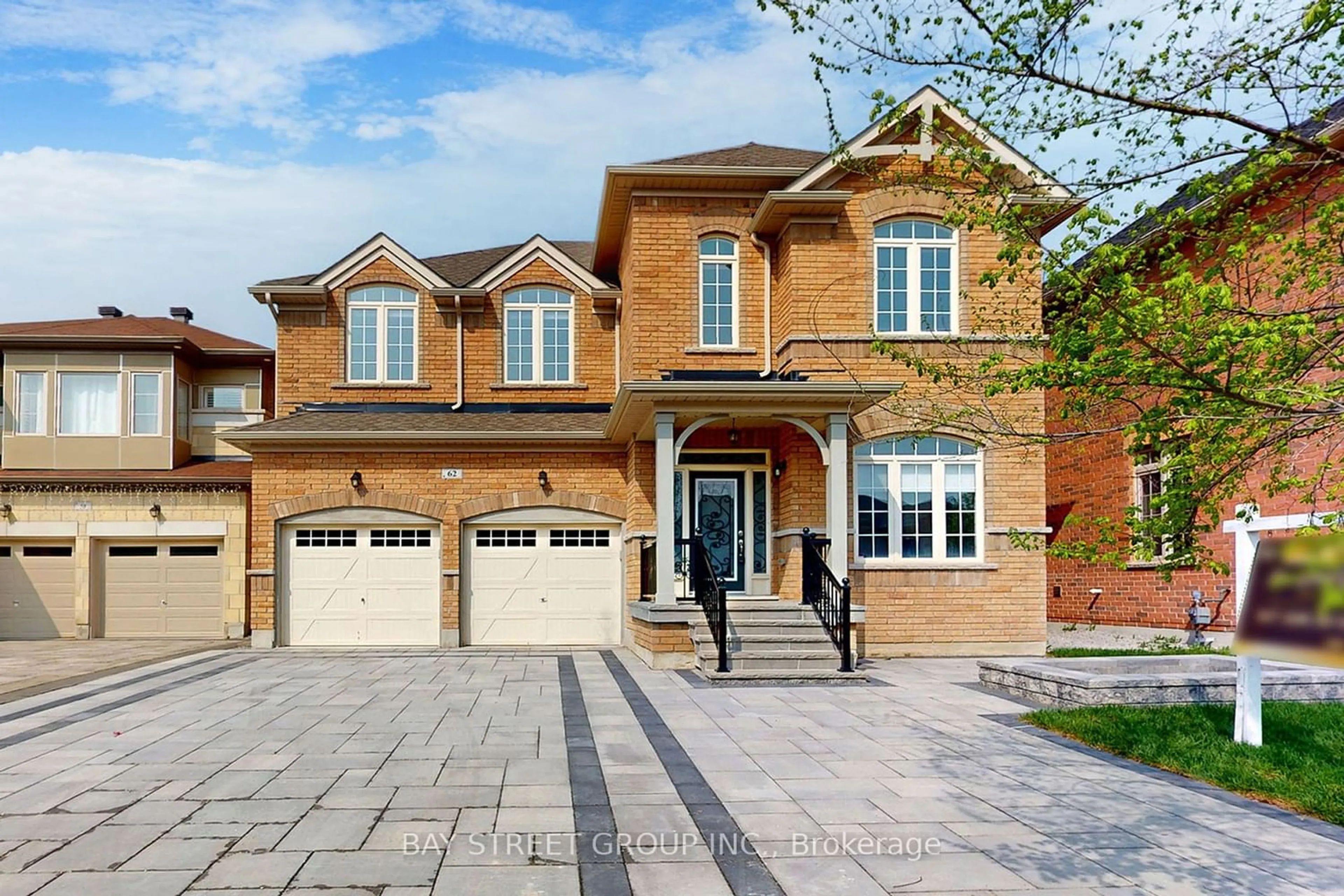 Home with brick exterior material for 62 Kashani Crt, Aurora Ontario L4G 0W6