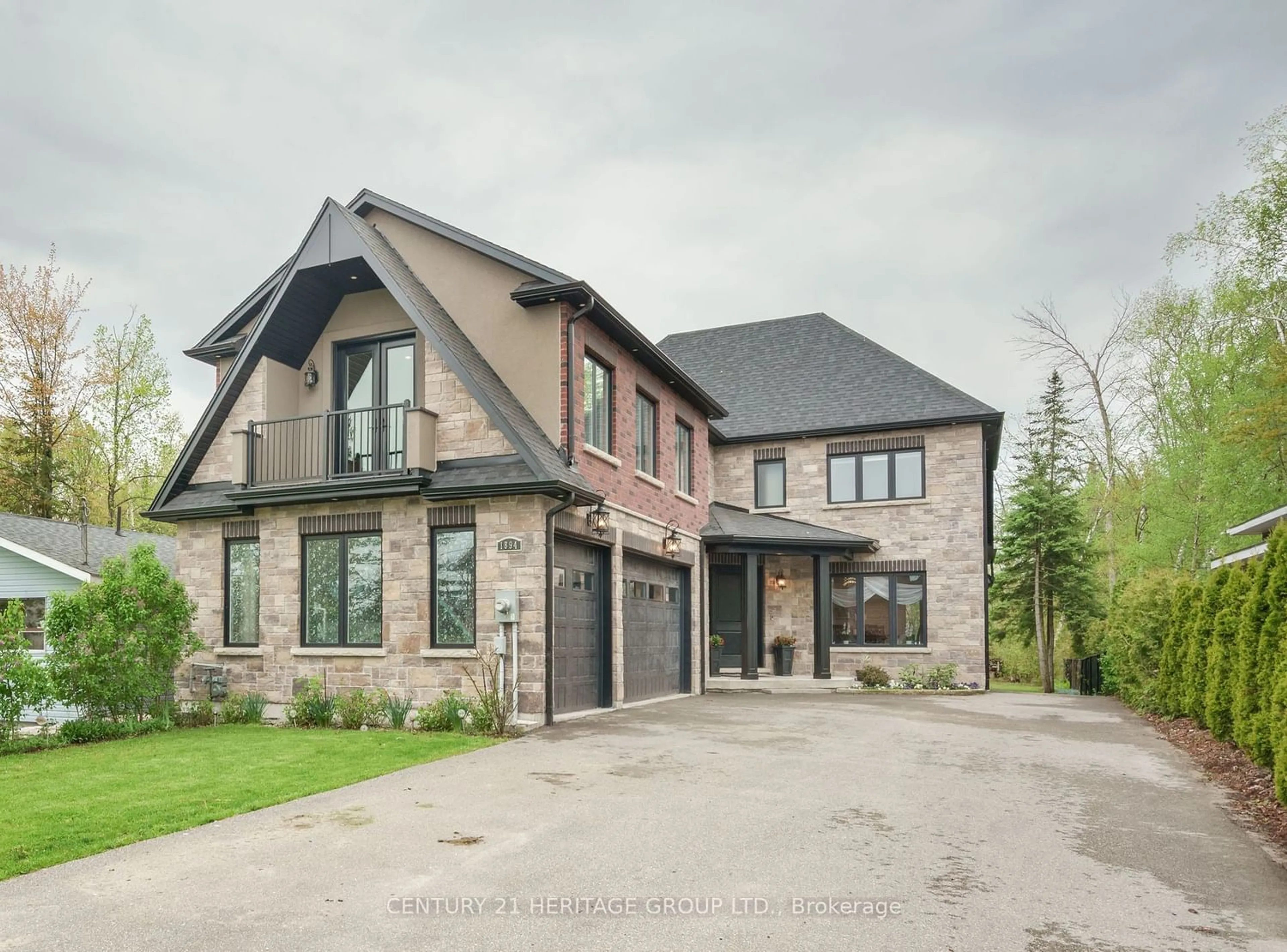 Home with brick exterior material for 1894 Simcoe Blvd, Innisfil Ontario L9S 4N4