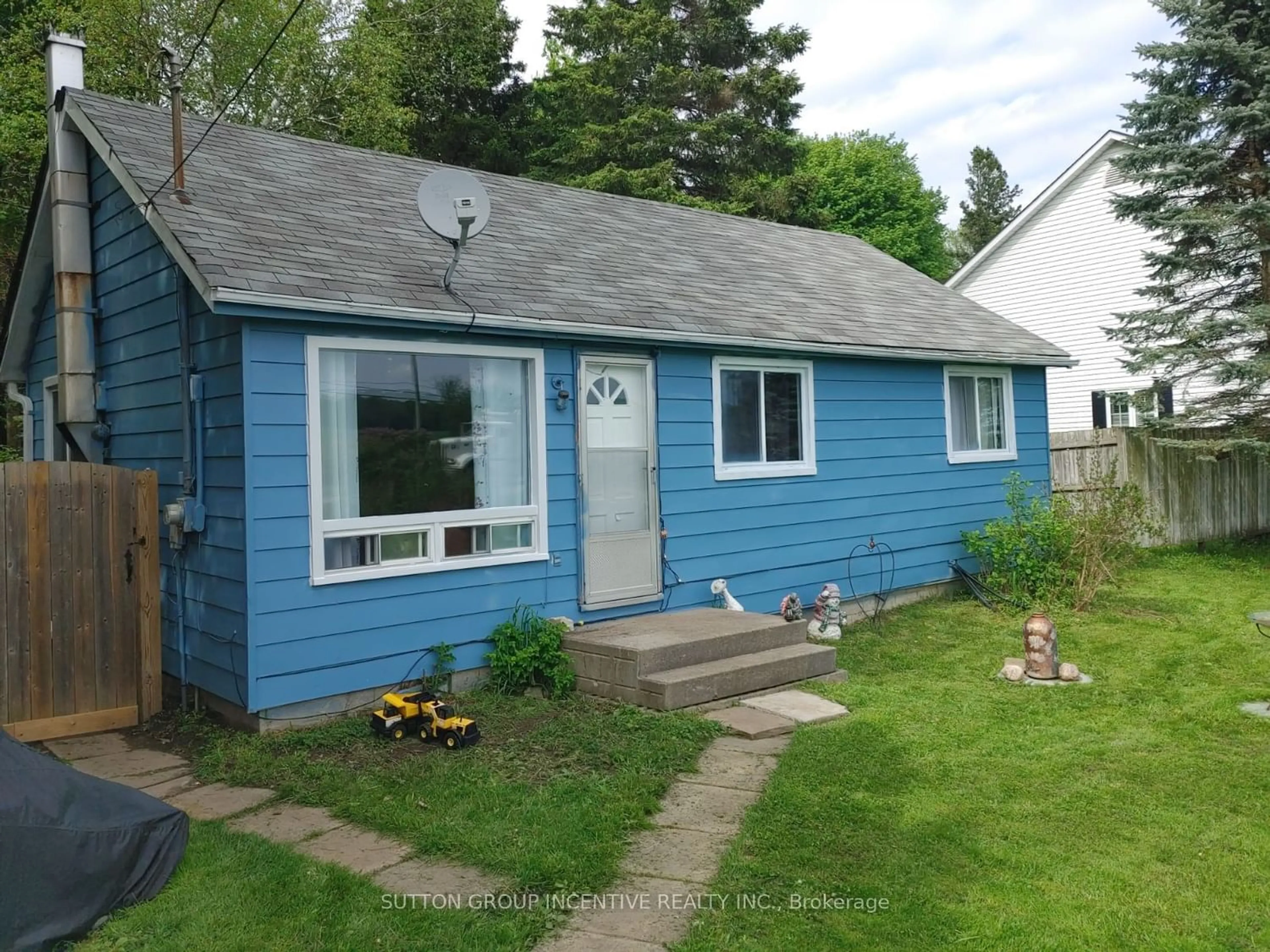 Frontside or backside of a home for 2100 Killarney Beach Rd, Innisfil Ontario L0L 1K0