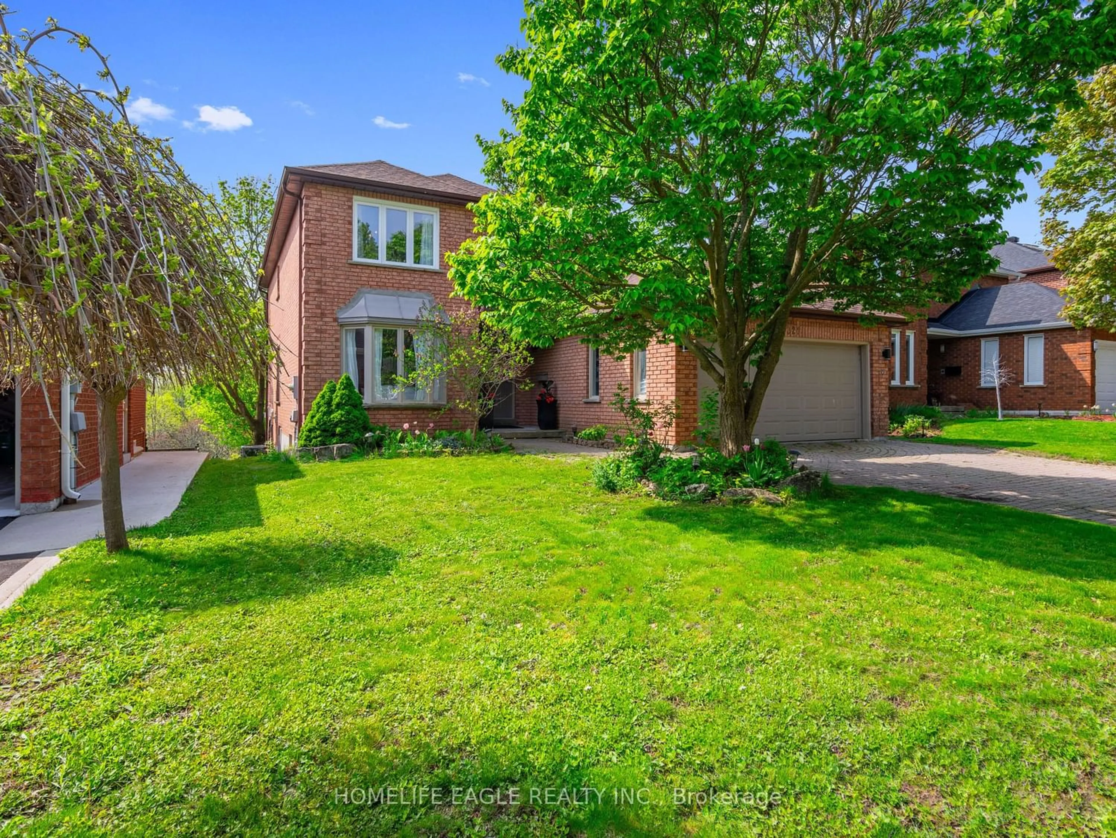 Frontside or backside of a home for 321 Jelley Ave, Newmarket Ontario L3X 1S5