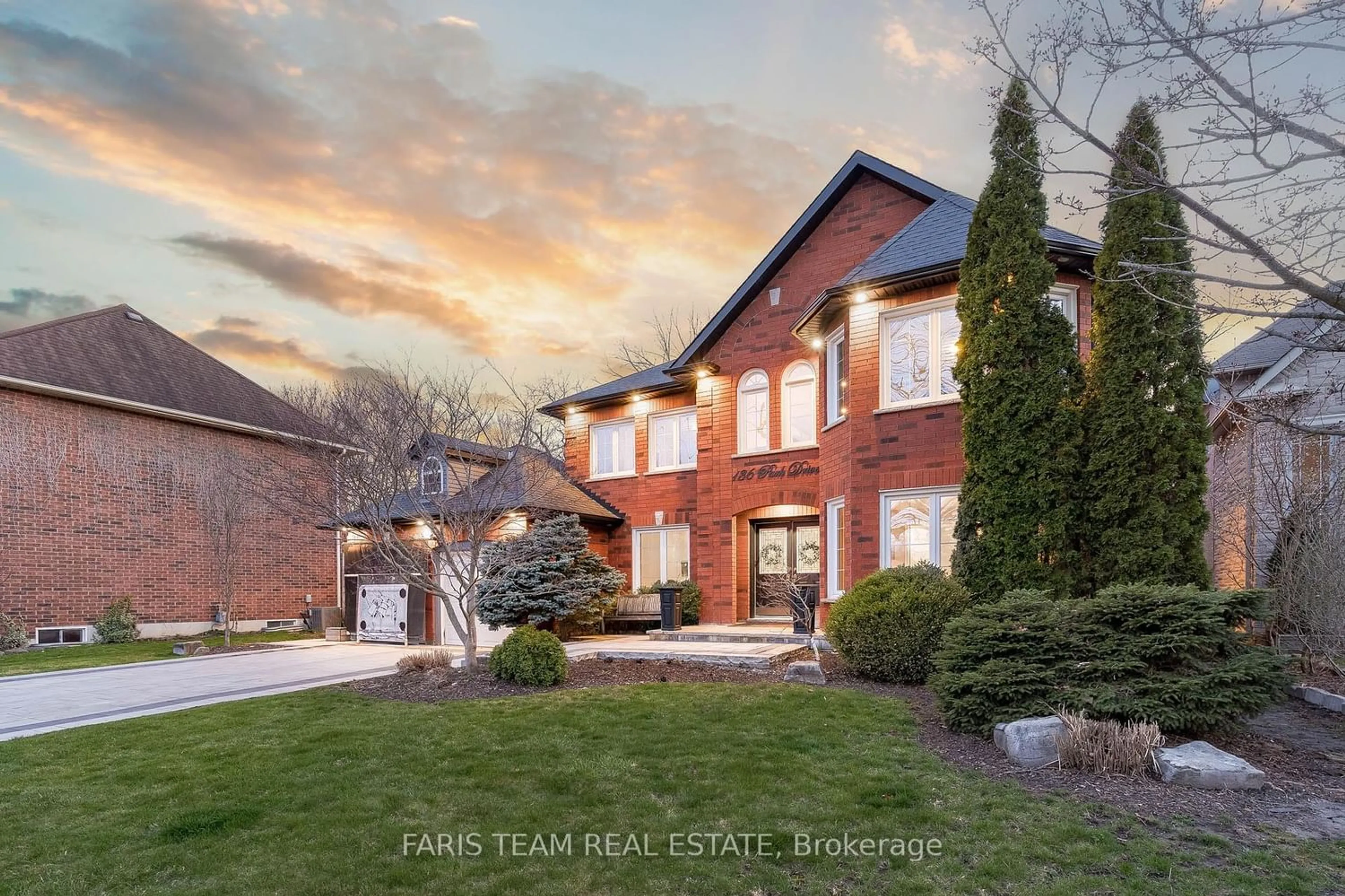 Home with brick exterior material for 136 Park Dr, Whitchurch-Stouffville Ontario L4A 1J6