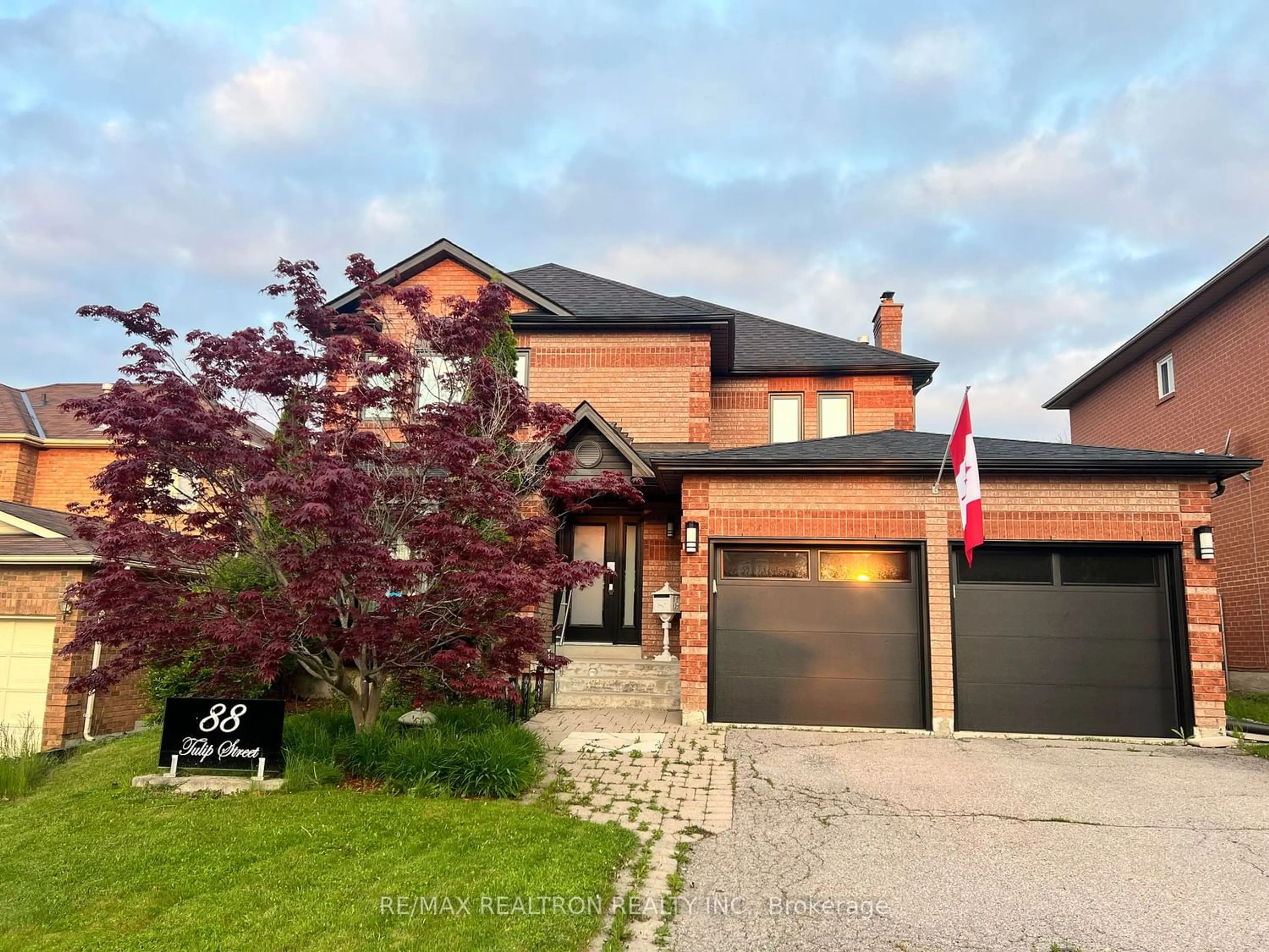 Home with brick exterior material for 88 Tulip St, Georgina Ontario L4P 1C7
