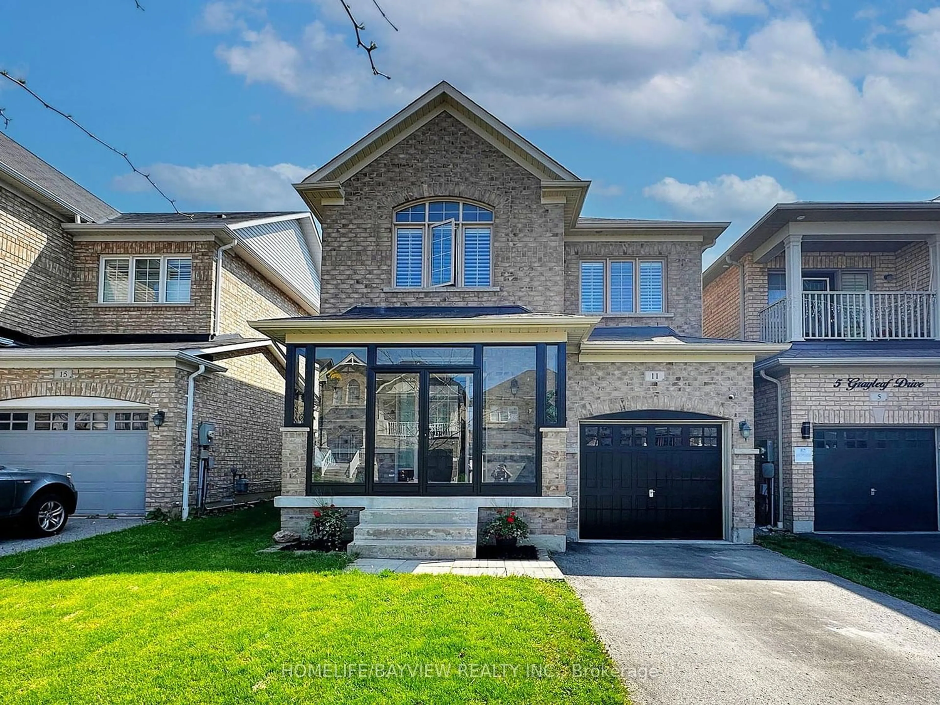 Frontside or backside of a home for 11 Grayleaf Dr, Whitchurch-Stouffville Ontario L4A 1S8