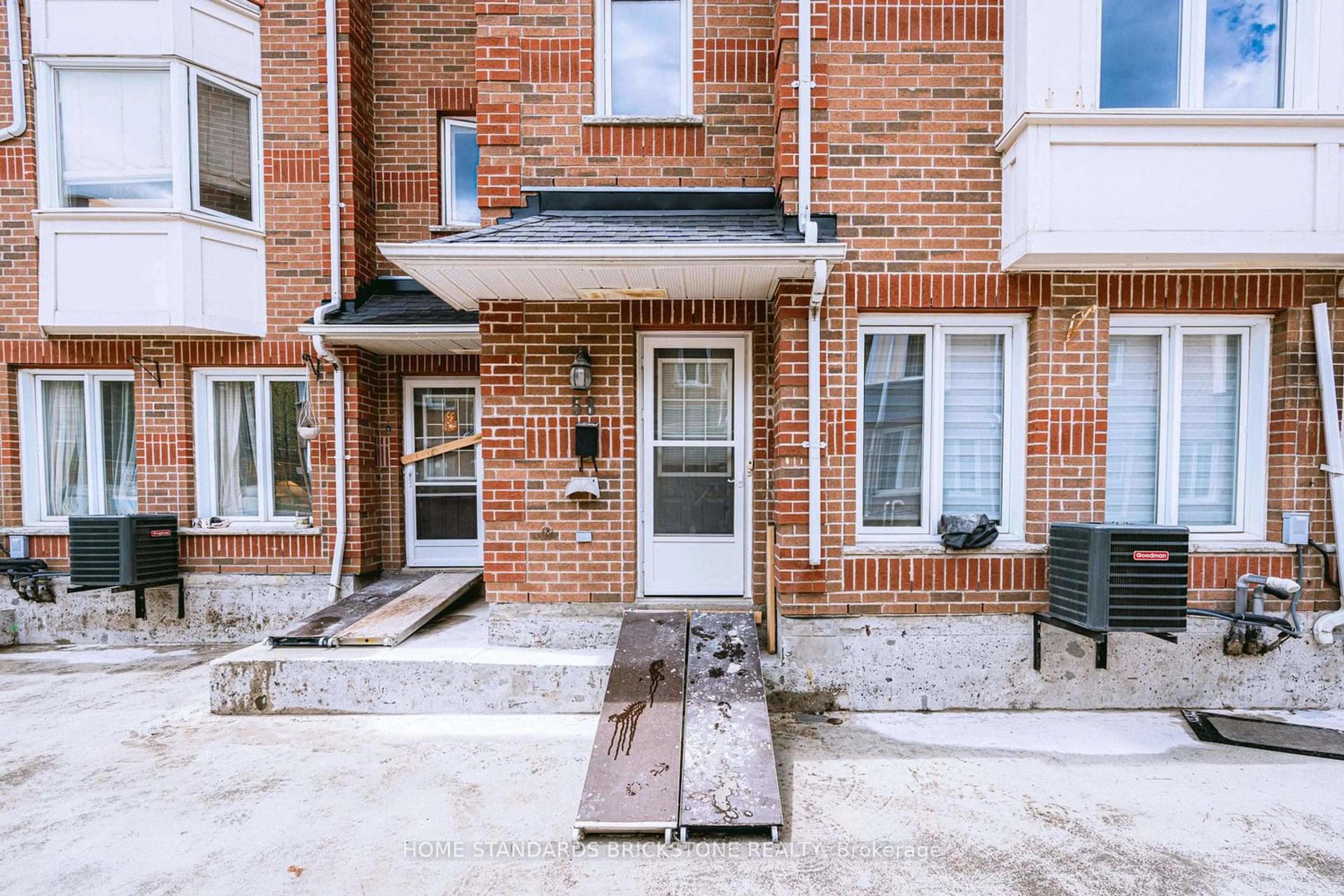 A pic from exterior of the house or condo for 151 Townsgate Dr #58, Vaughan Ontario L4J 8J7