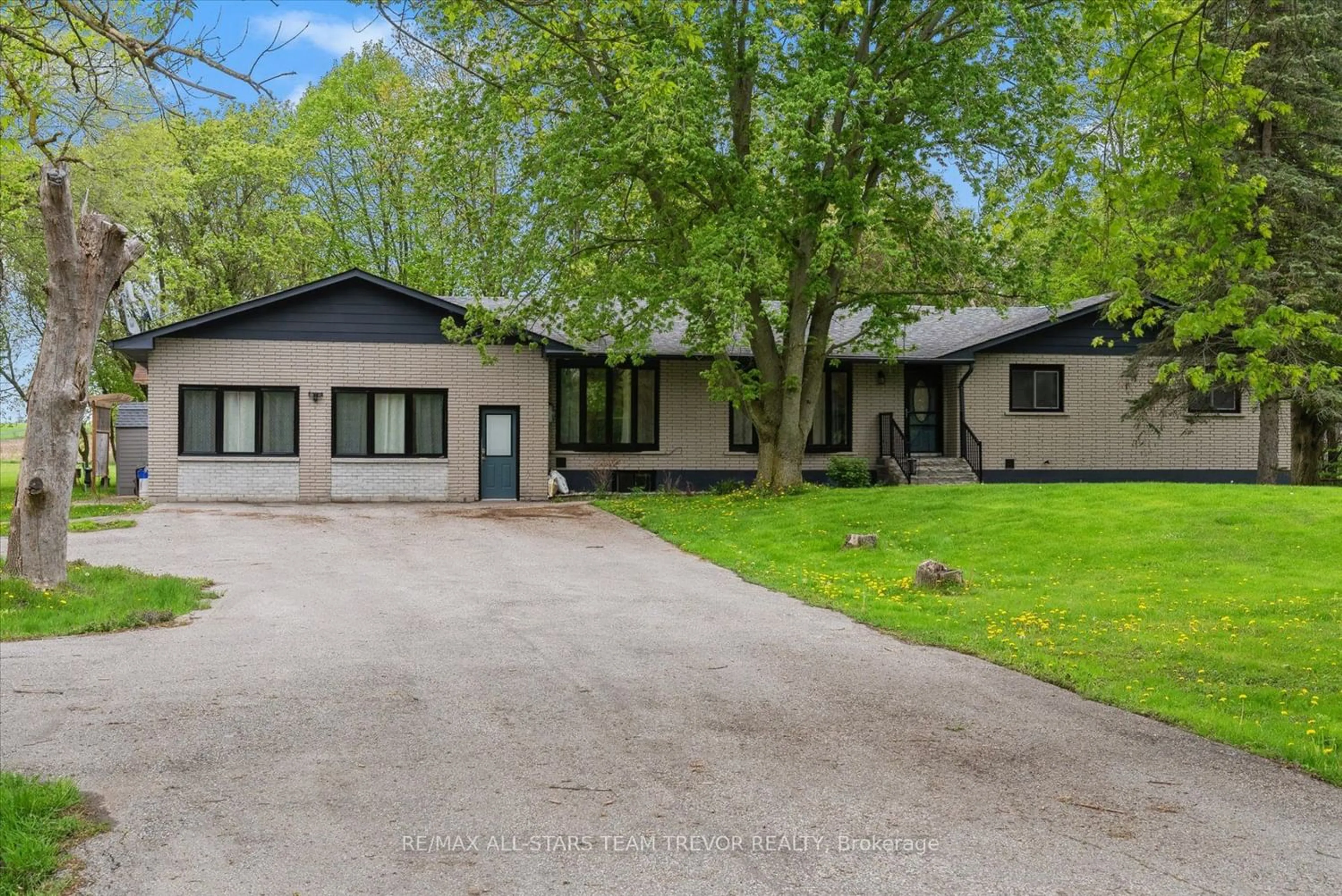 Frontside or backside of a home for 22305 Kennedy Rd, East Gwillimbury Ontario L0G 1R0