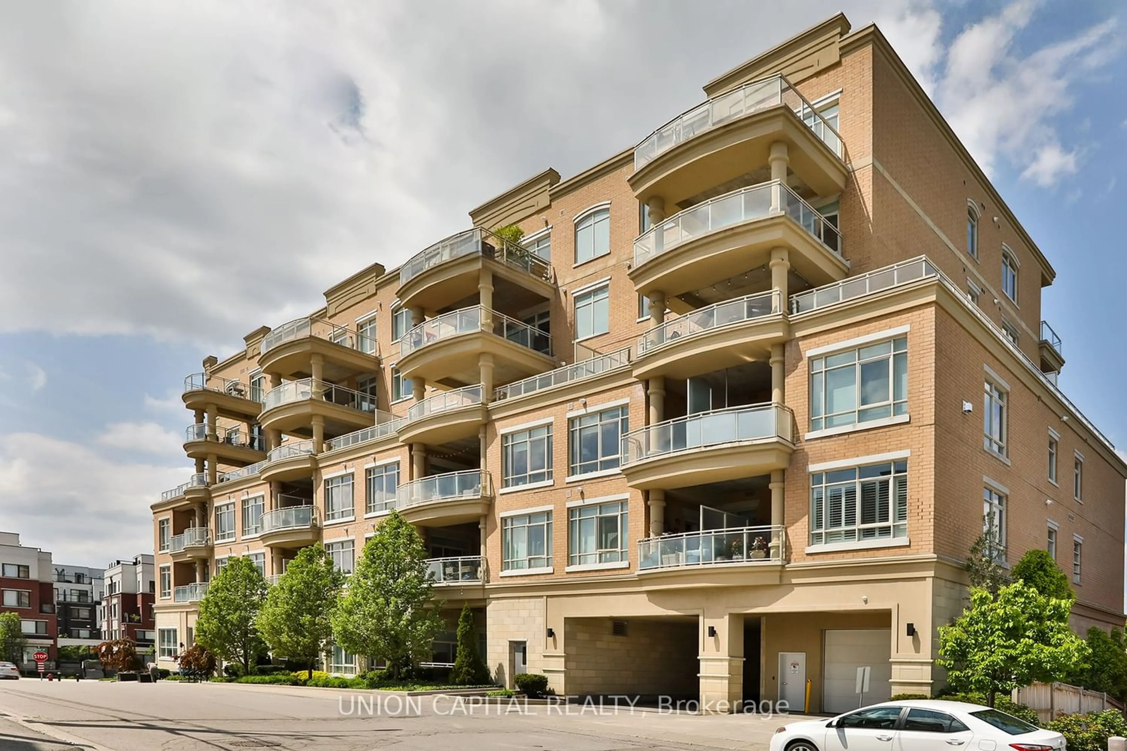 A pic from exterior of the house or condo for 15277 Yonge St #218, Aurora Ontario L4G 1Y3