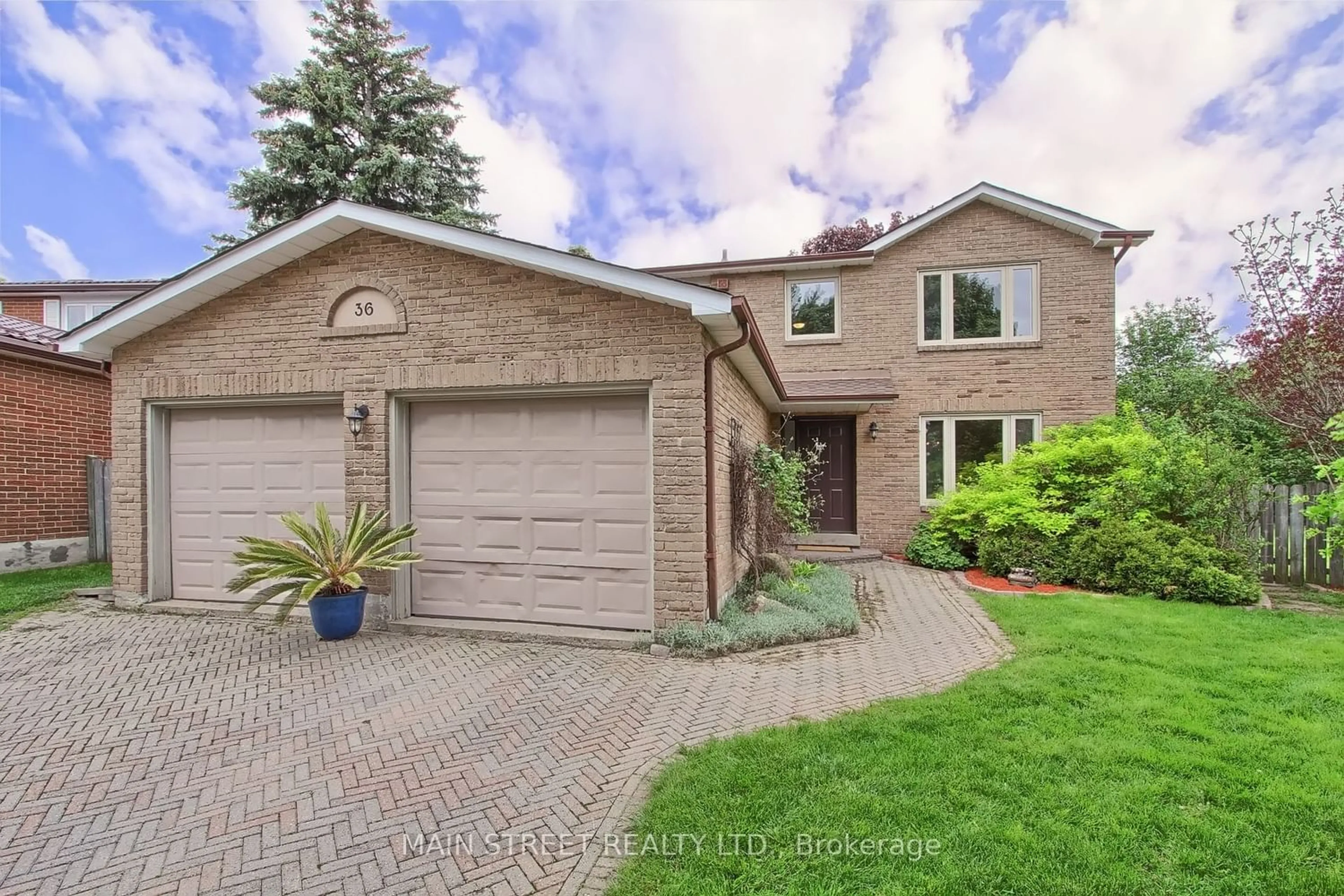 Home with brick exterior material for 36 Lippincott Crt, Richmond Hill Ontario L4C 7M4