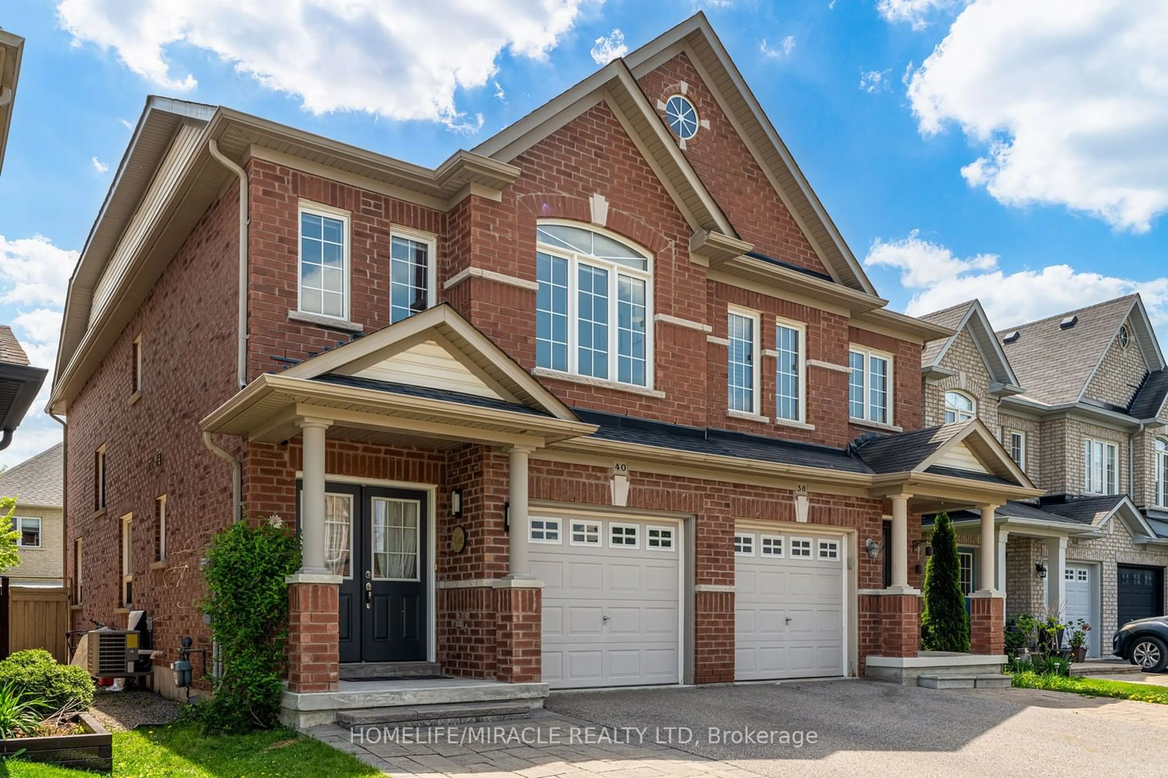 Home with brick exterior material for 40 Four Seasons Cres, Newmarket Ontario L9N 0C3