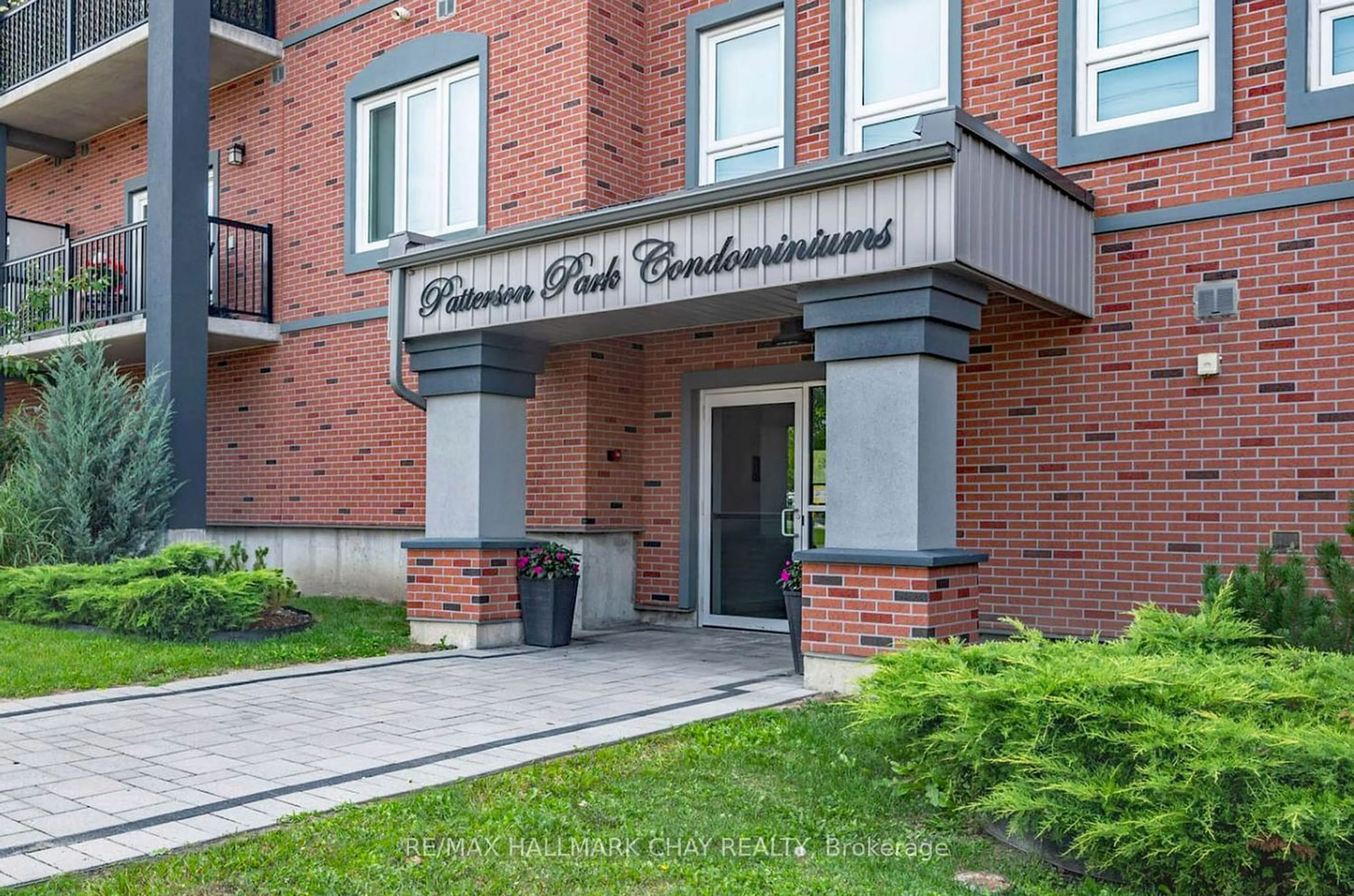 A pic from exterior of the house or condo for 43 Dale Dr #303, New Tecumseth Ontario L0G 1A0