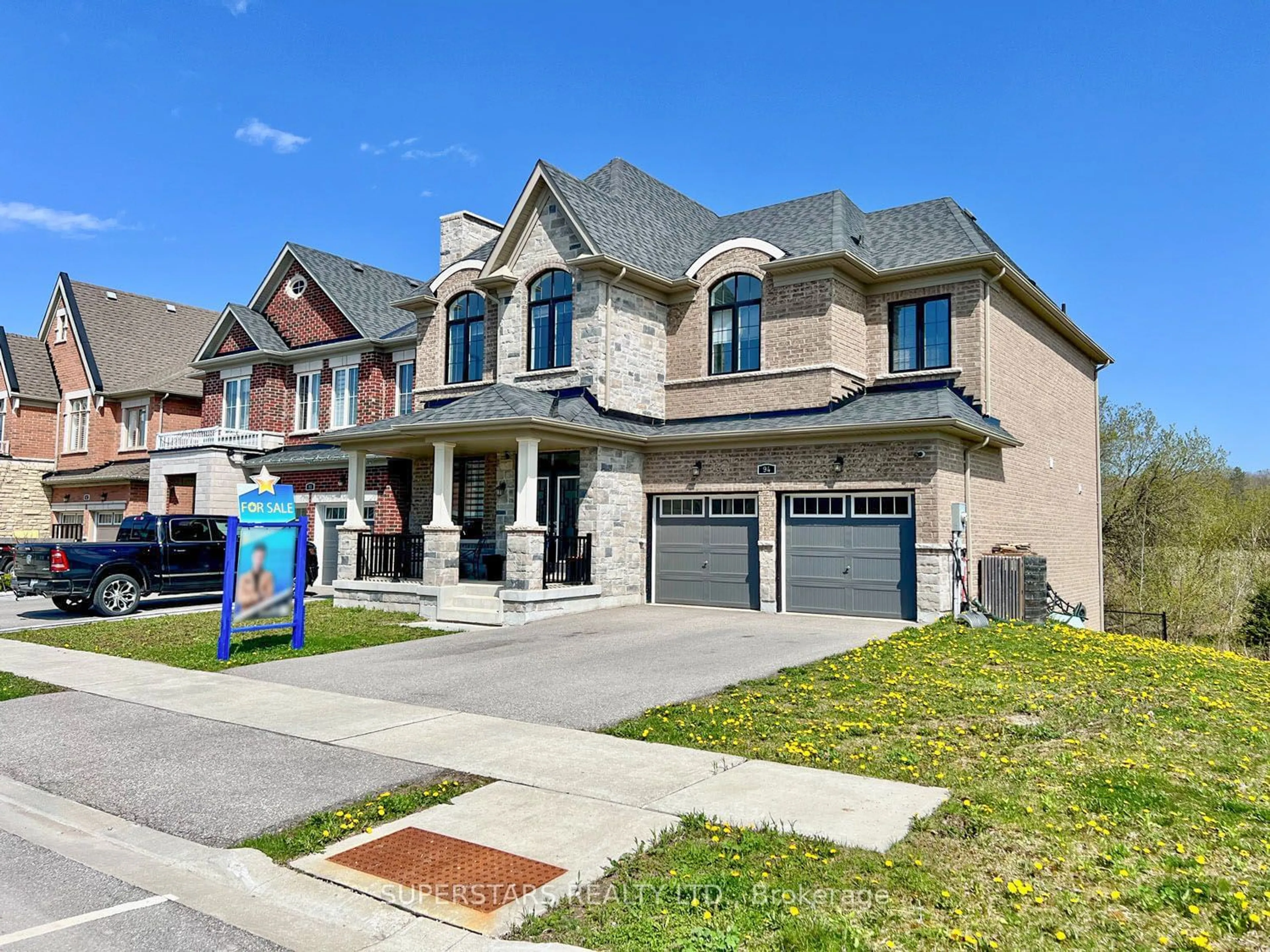 Home with brick exterior material for 94 Carnaby Way, East Gwillimbury Ontario L9N 0R6
